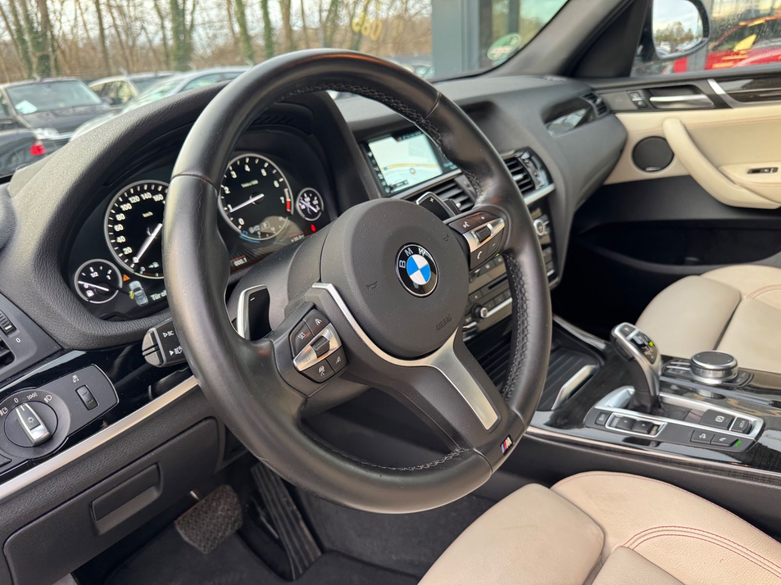 Fahrzeugabbildung BMW X3 28i xDRIVE*M SPORT*HEAD-UP*NAVI*LED*KAMERA*