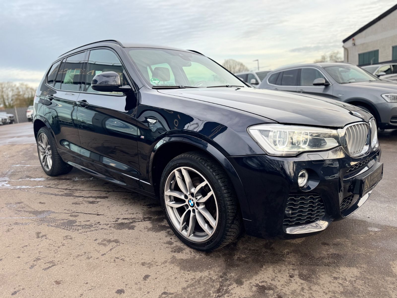 Fahrzeugabbildung BMW X3 28i xDRIVE*M SPORT*HEAD-UP*NAVI*LED*KAMERA*