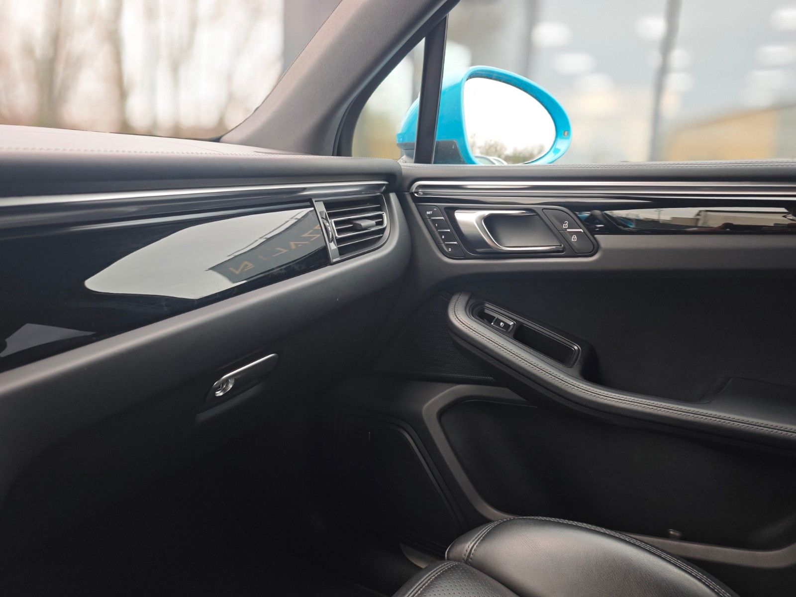 Fahrzeugabbildung Porsche MACAN S*PTS MIAMI BLUE*SPORT DESIGN*PASM*20.ZOLL