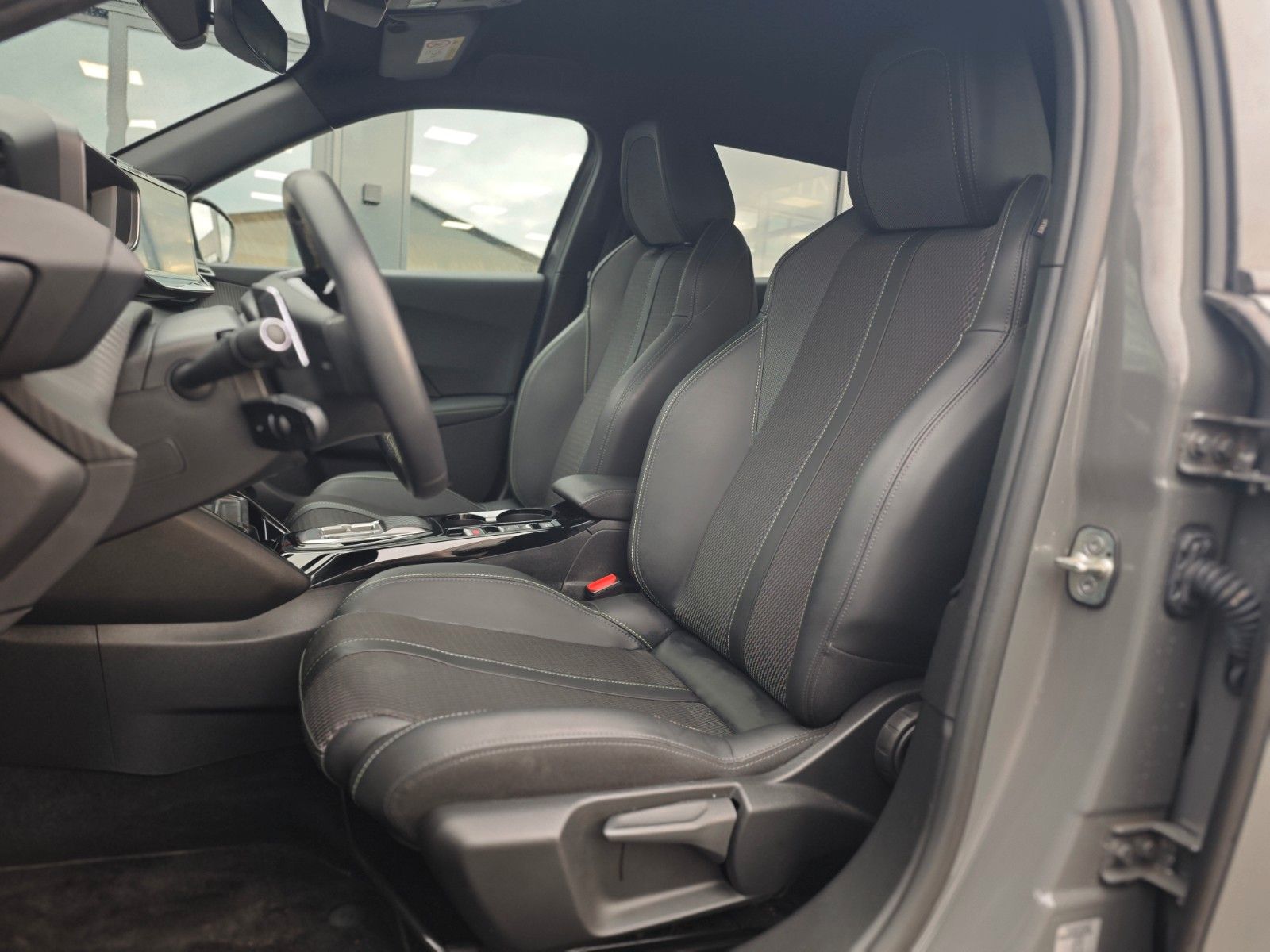 Fahrzeugabbildung Peugeot 2008 GT*AUT*1.HD*VOLL-LED*KAMERA*ASSIST PACK*TOP