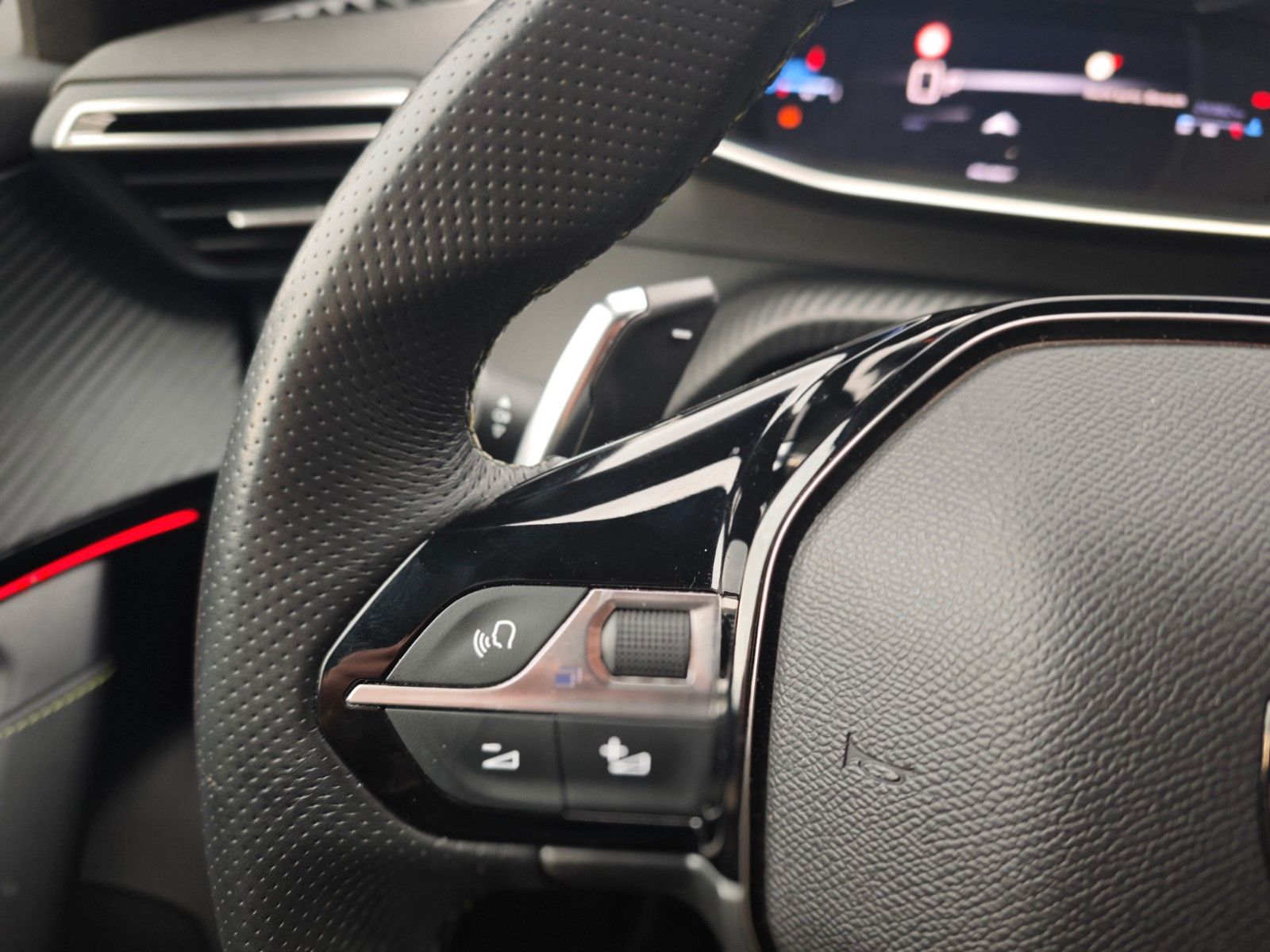 Fahrzeugabbildung Peugeot 2008 GT*AUT*1.HD*VOLL-LED*KAMERA*ASSIST PACK*TOP