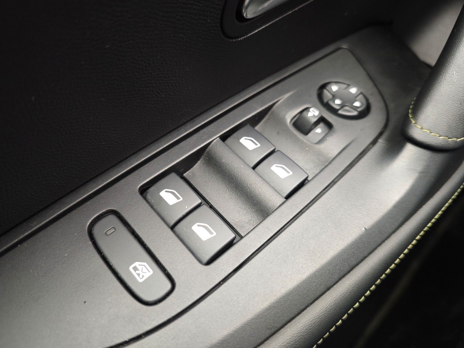 Fahrzeugabbildung Peugeot 2008 GT*AUT*1.HD*VOLL-LED*KAMERA*ASSIST PACK*TOP