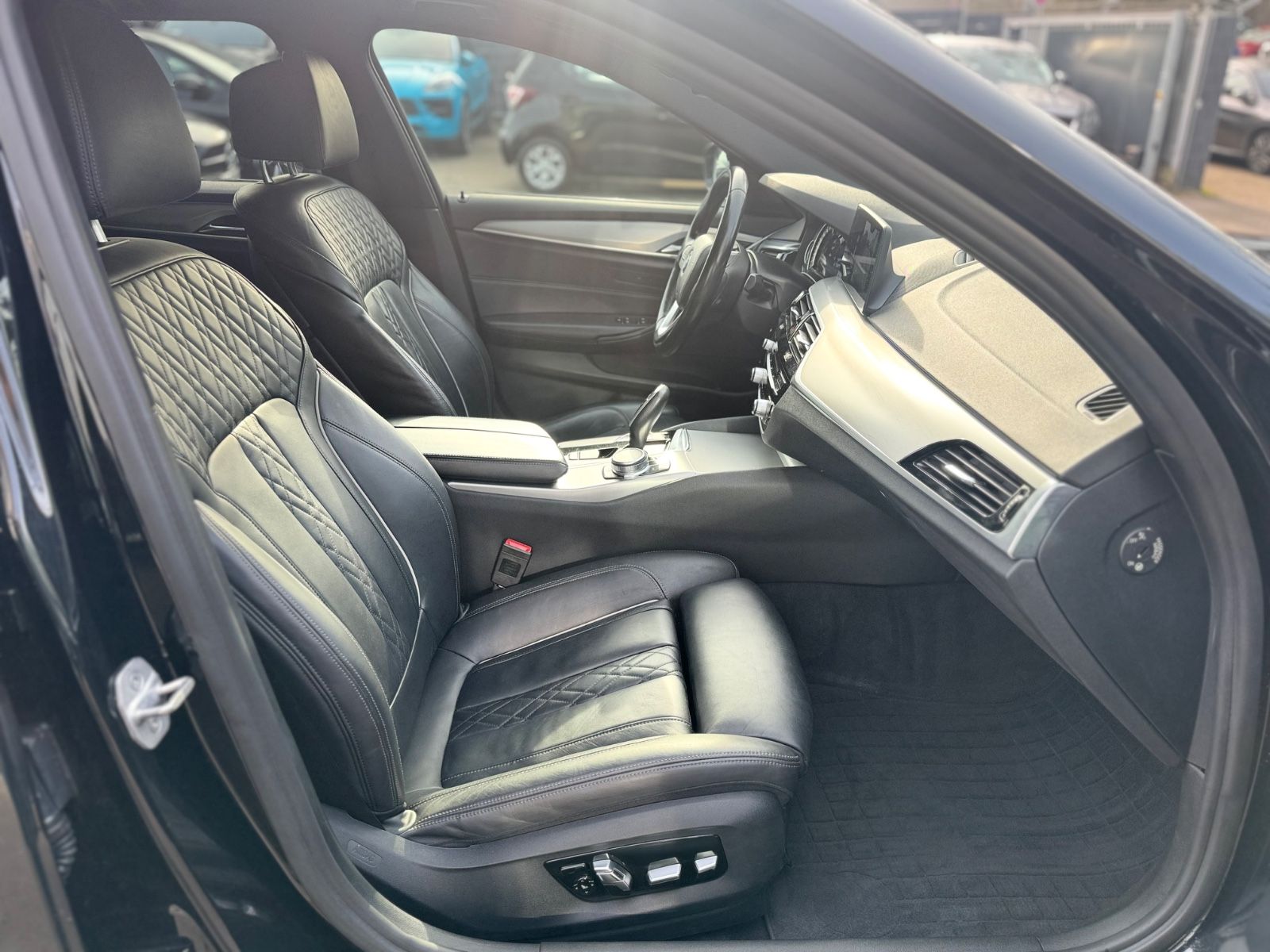 Fahrzeugabbildung BMW 540i xDrive SPORT LINE*SHADOW*SOFT-CLOSE*PANO*