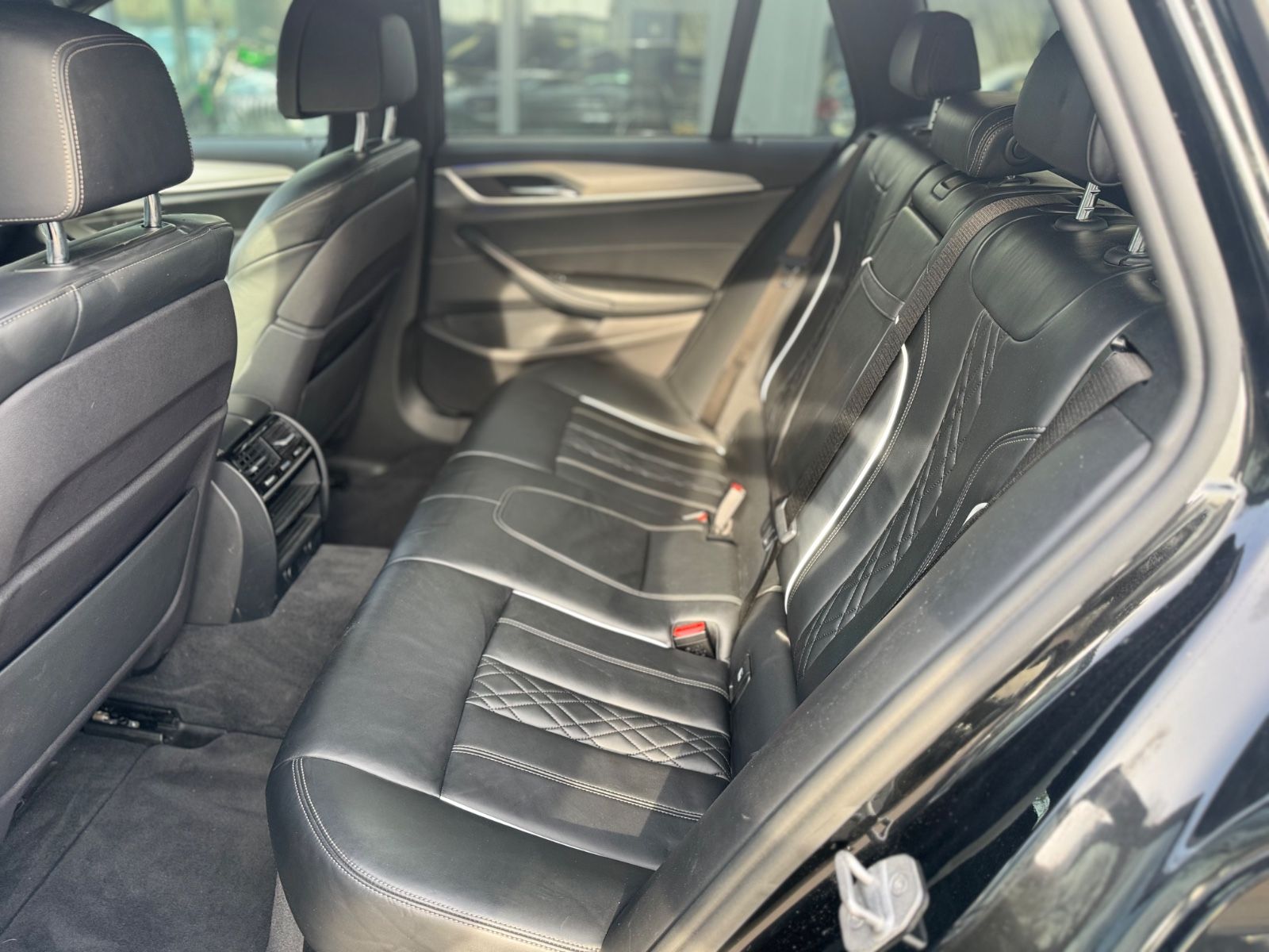 Fahrzeugabbildung BMW 540i xDrive SPORT LINE*SHADOW*SOFT-CLOSE*PANO*