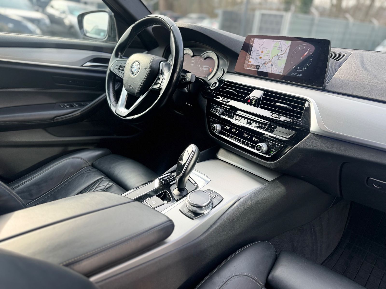 Fahrzeugabbildung BMW 540i xDrive SPORT LINE*SHADOW*SOFT-CLOSE*PANO*