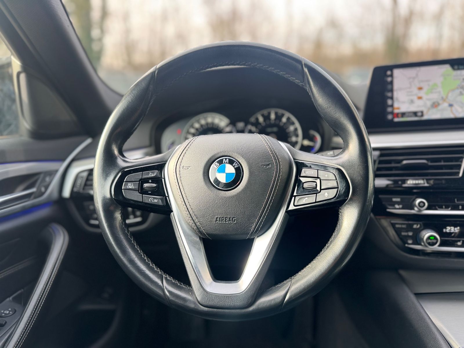 Fahrzeugabbildung BMW 540i xDrive SPORT LINE*SHADOW*SOFT-CLOSE*PANO*