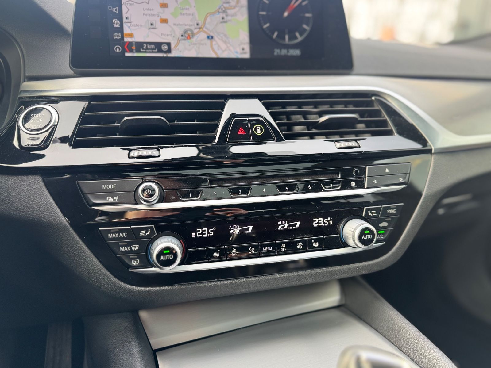 Fahrzeugabbildung BMW 540i xDrive SPORT LINE*SHADOW*SOFT-CLOSE*PANO*