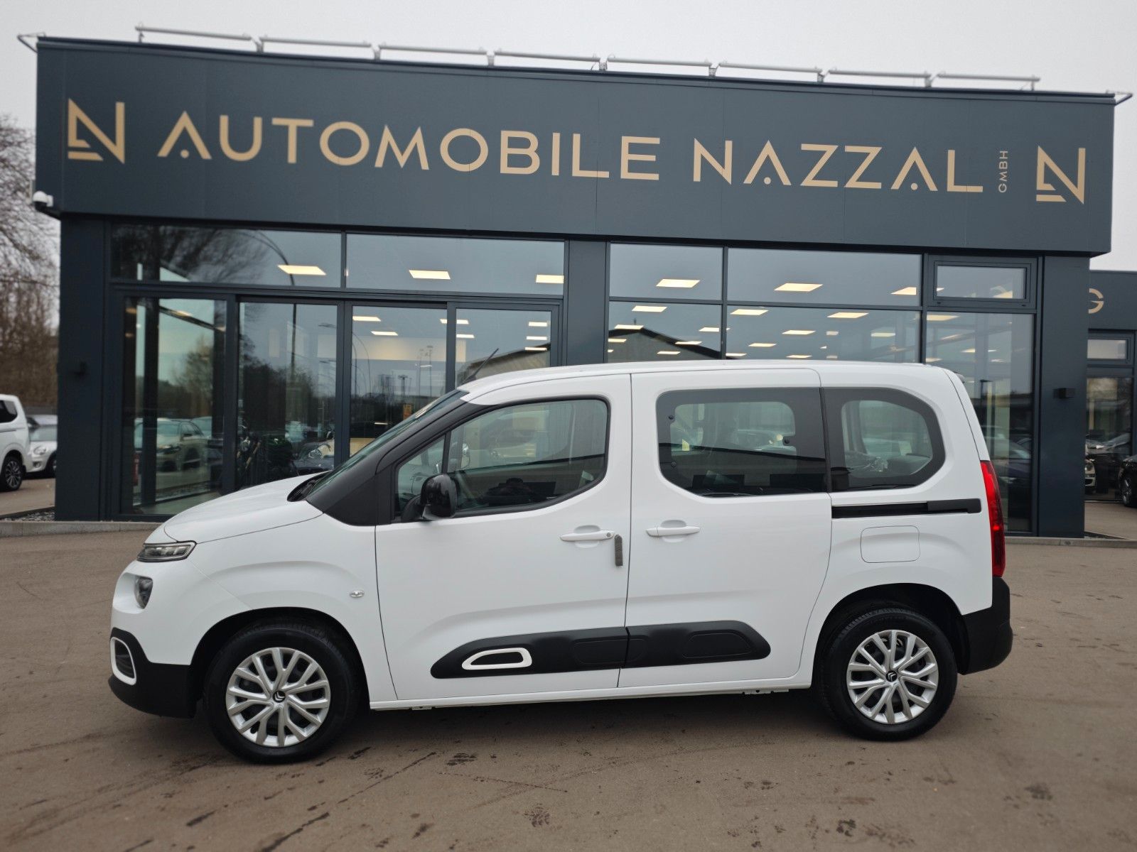 Fahrzeugabbildung Citroën BERLINGO FEEL*AUT*2X SCHIEBETÜREN*1.HD*5 SITZER*