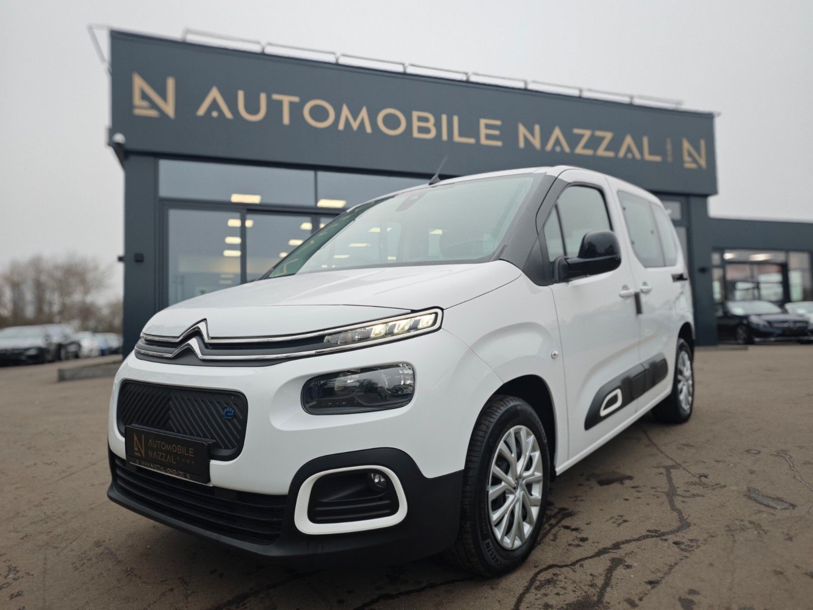 Fahrzeugabbildung Citroën BERLINGO FEEL*AUT*2X SCHIEBETÜREN*1.HD*5 SITZER*