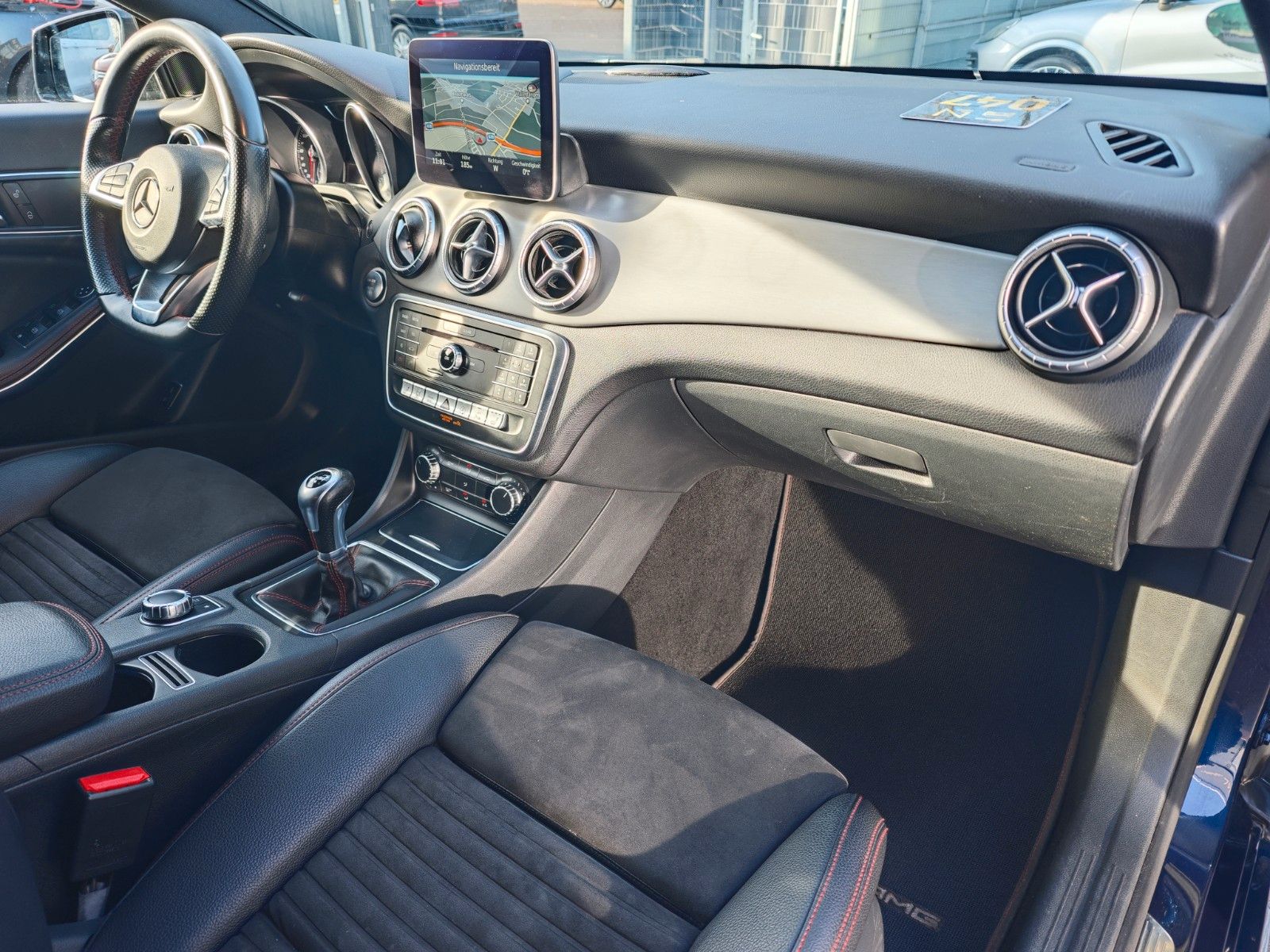 Fahrzeugabbildung Mercedes-Benz CLA 180 SHOOTING BRAKE*AMG-LINE*AHK*LED*ALCANTAR