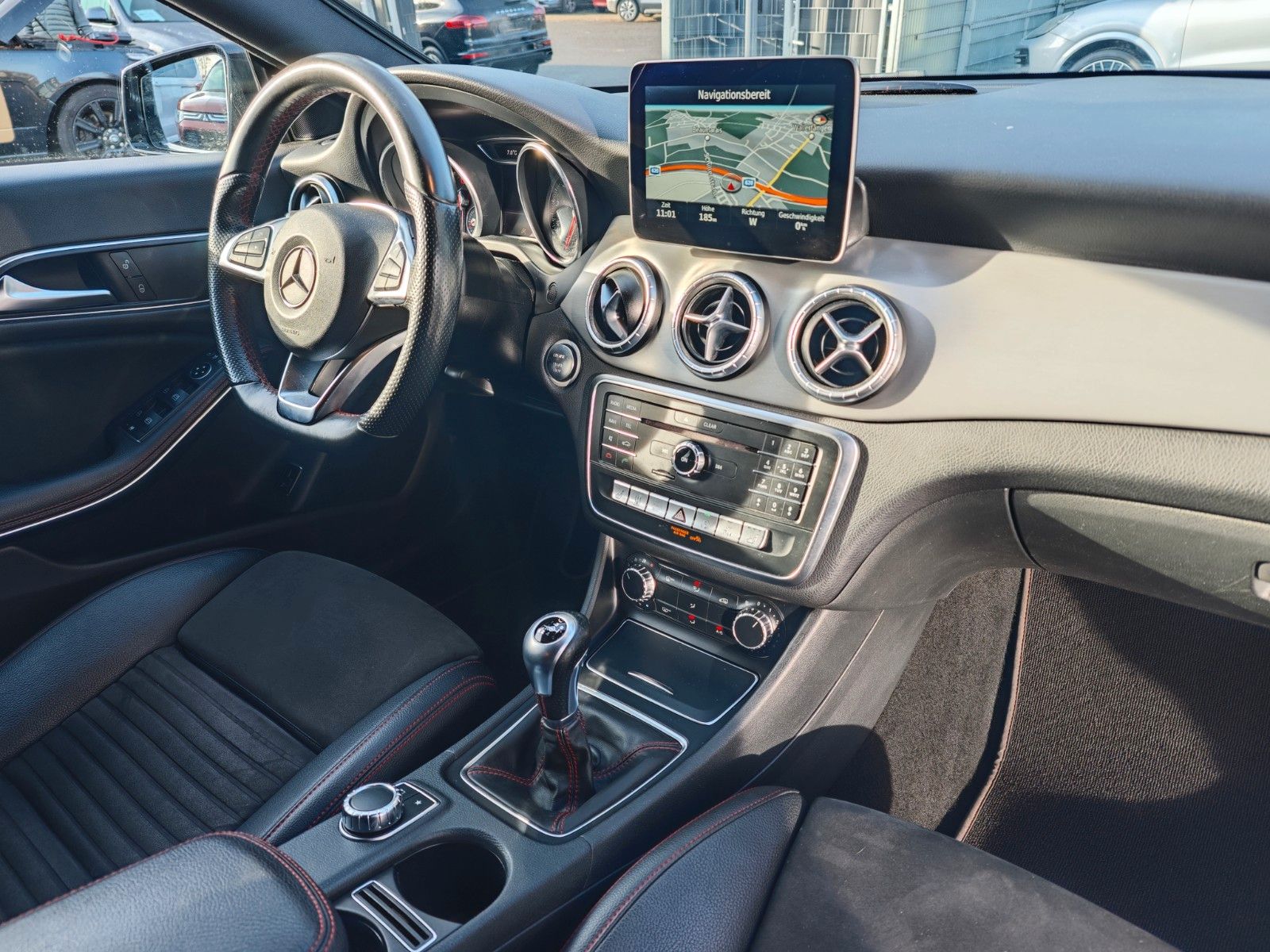 Fahrzeugabbildung Mercedes-Benz CLA 180 SHOOTING BRAKE*AMG-LINE*AHK*LED*ALCANTAR