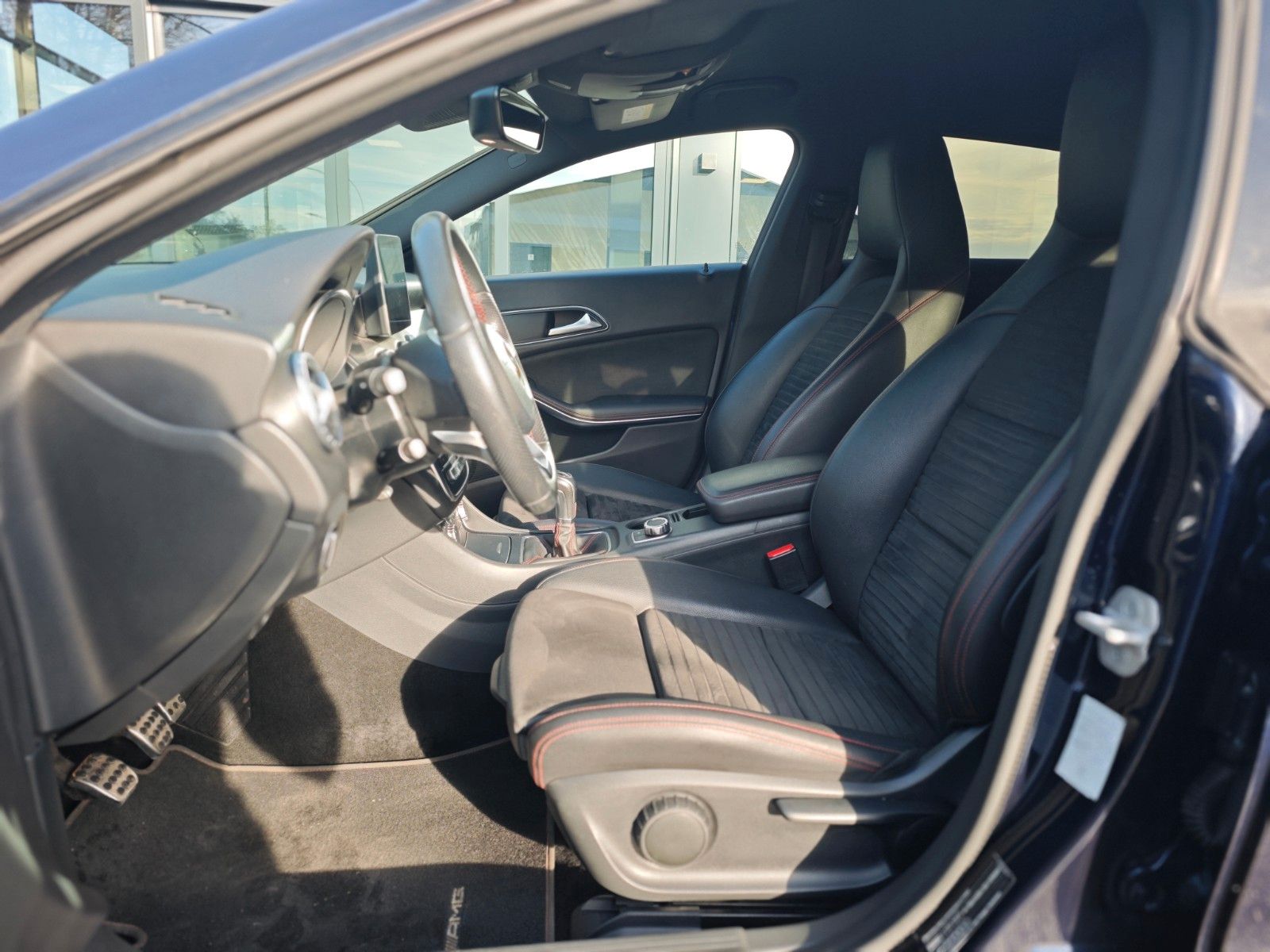 Fahrzeugabbildung Mercedes-Benz CLA 180 SHOOTING BRAKE*AMG-LINE*AHK*LED*ALCANTAR