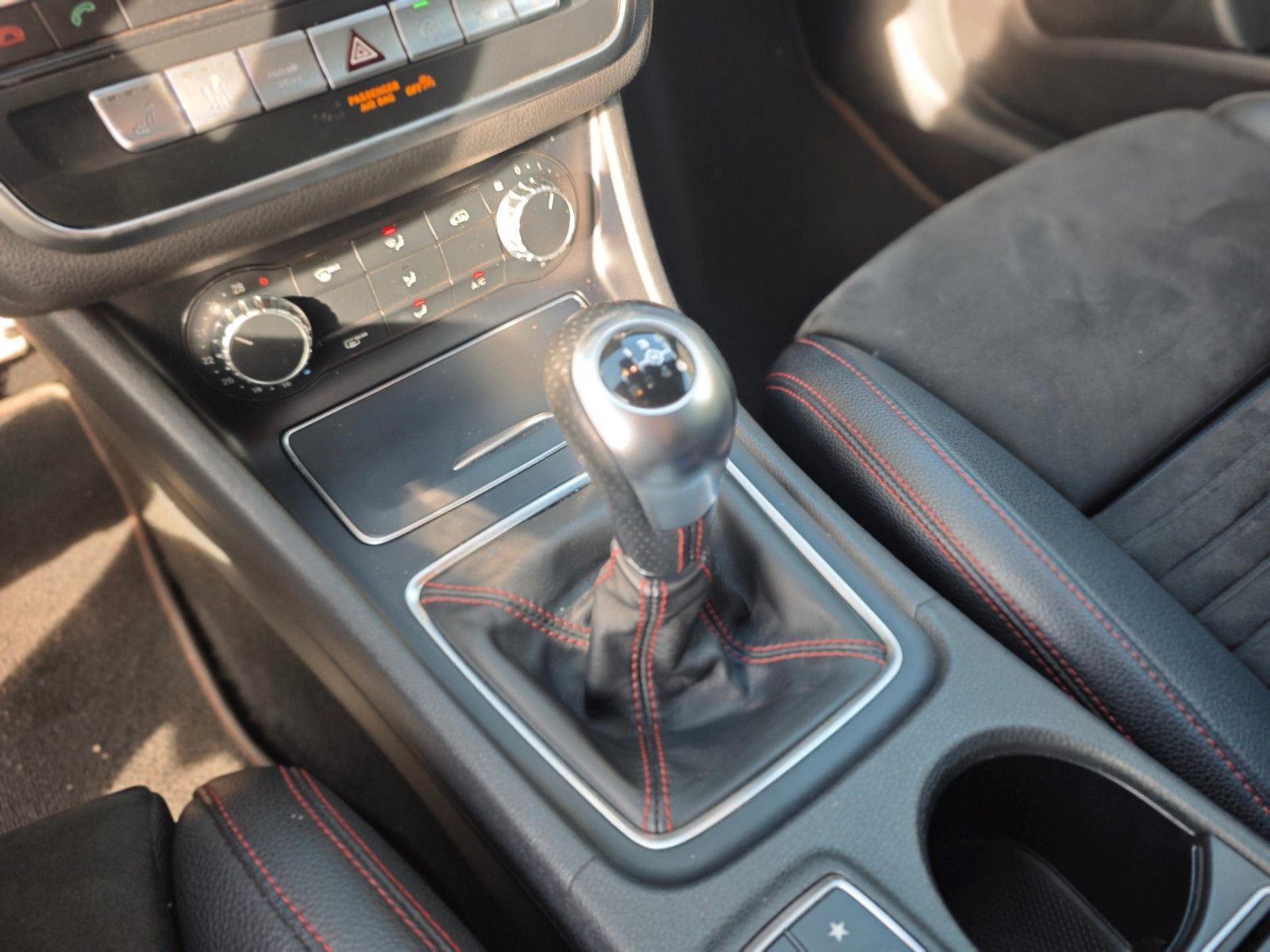 Fahrzeugabbildung Mercedes-Benz CLA 180 SHOOTING BRAKE*AMG-LINE*AHK*LED*ALCANTAR