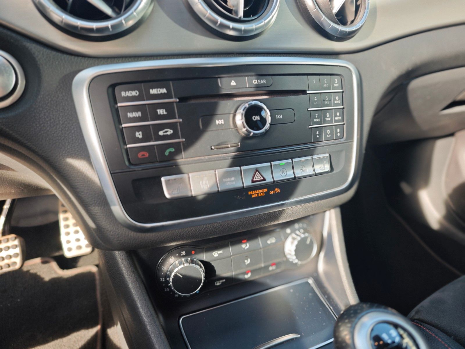 Fahrzeugabbildung Mercedes-Benz CLA 180 SHOOTING BRAKE*AMG-LINE*AHK*LED*ALCANTAR