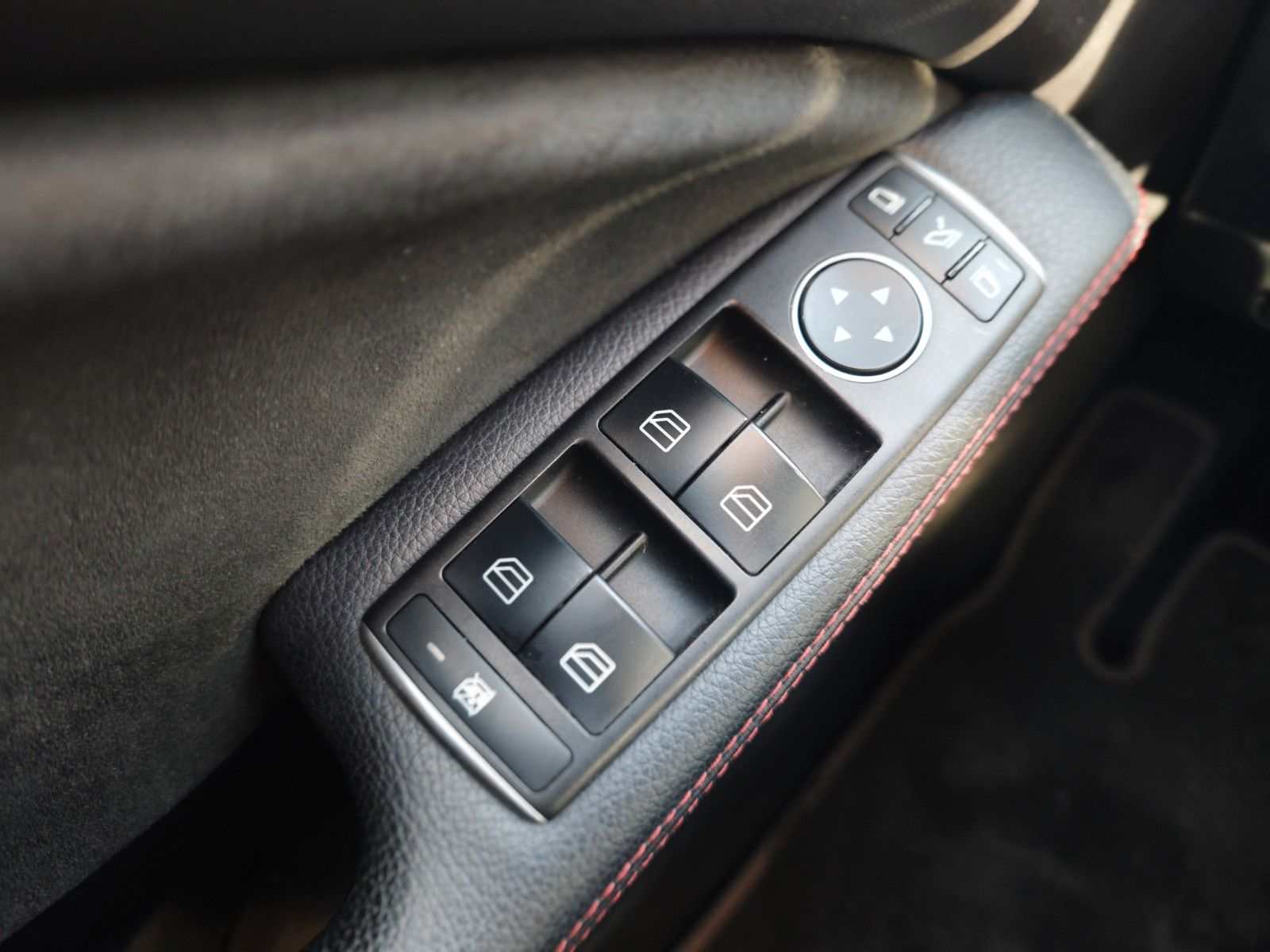 Fahrzeugabbildung Mercedes-Benz CLA 180 SHOOTING BRAKE*AMG-LINE*AHK*LED*ALCANTAR