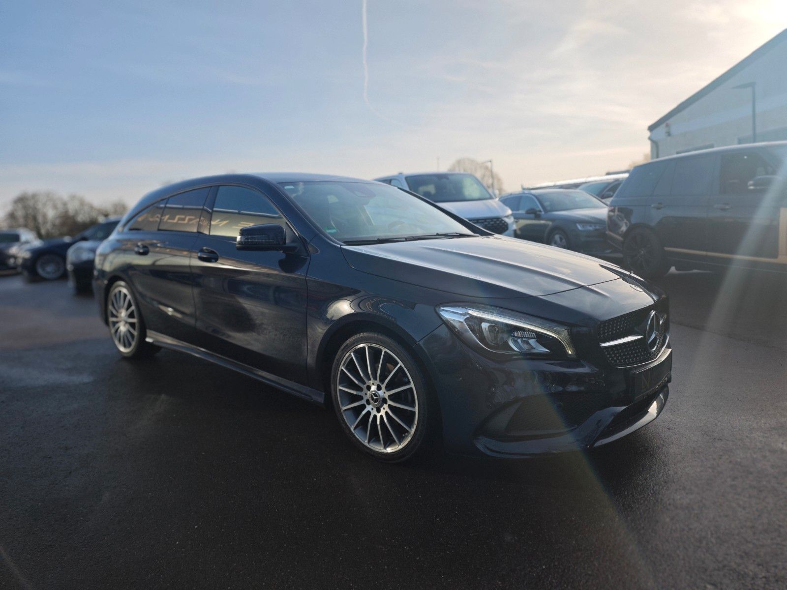Fahrzeugabbildung Mercedes-Benz CLA 180 SHOOTING BRAKE*AMG-LINE*AHK*LED*ALCANTAR