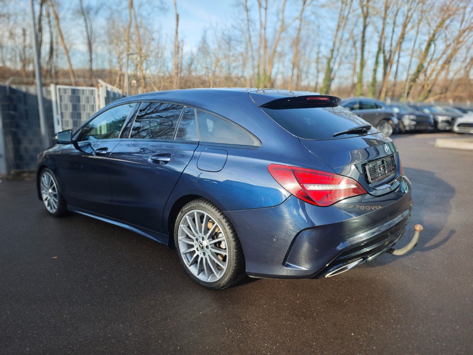 Fahrzeugabbildung Mercedes-Benz CLA 180 SHOOTING BRAKE*AMG-LINE*AHK*LED*ALCANTAR