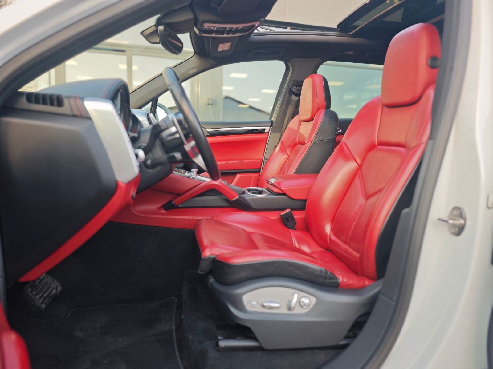 Fahrzeugabbildung Porsche CAYENNE DIESEL*PLATINIUM*PANO*LEDER*BOSE*2.HD*