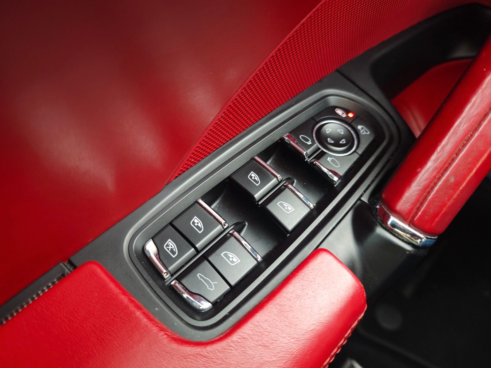 Fahrzeugabbildung Porsche CAYENNE DIESEL*PLATINIUM*PANO*LEDER*BOSE*2.HD*