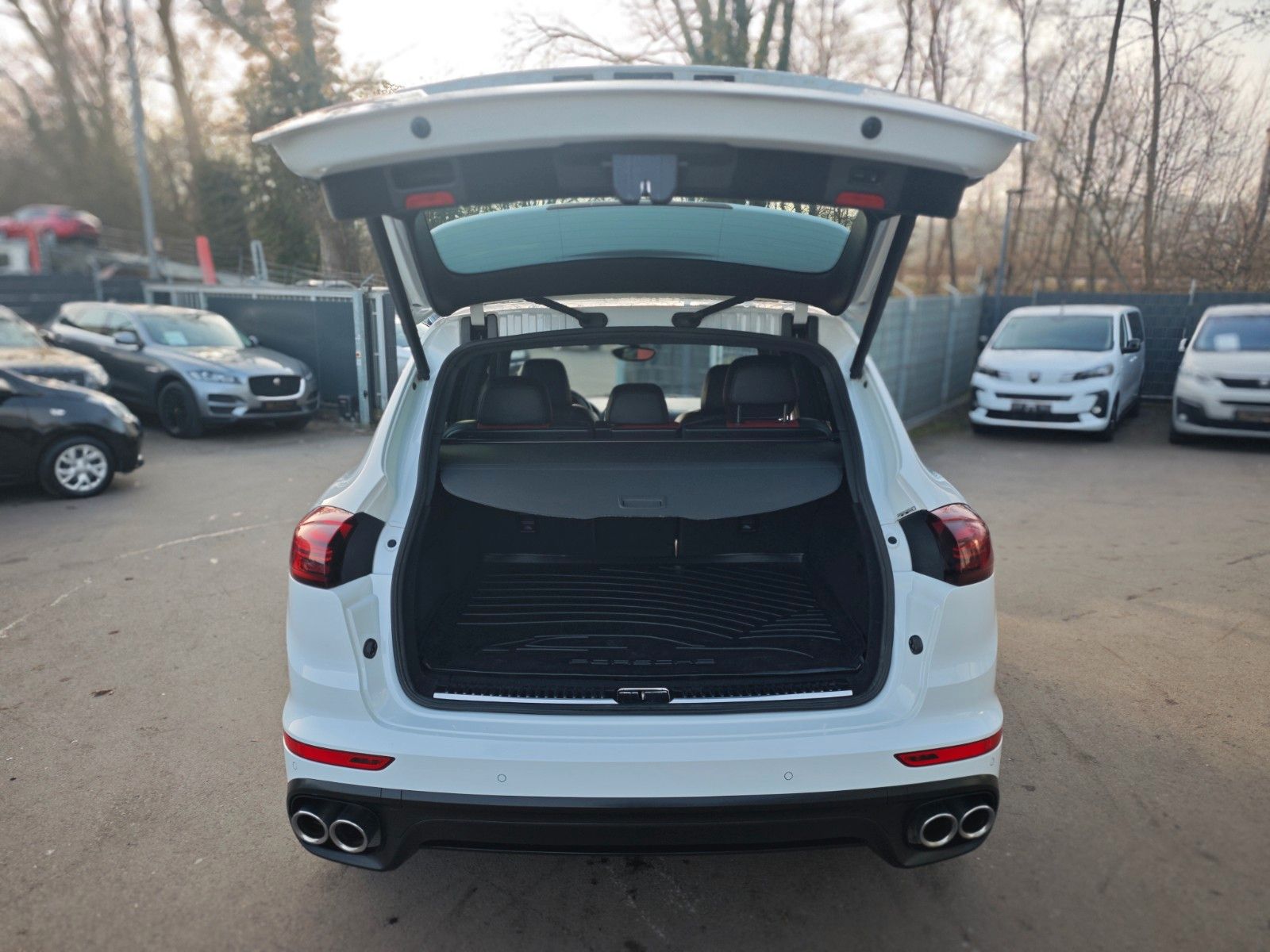 Fahrzeugabbildung Porsche CAYENNE DIESEL*PLATINIUM*PANO*LEDER*BOSE*2.HD*