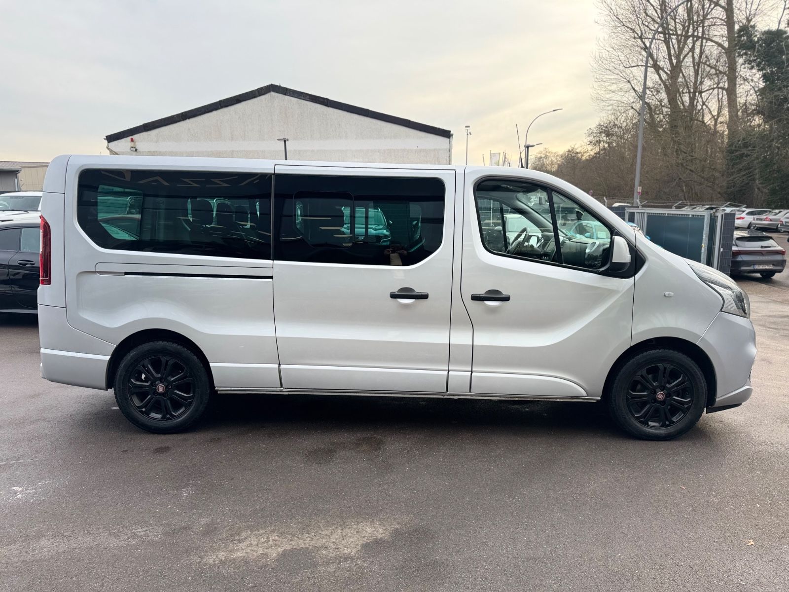 Fahrzeugabbildung Fiat Talento L2H1 FAMILY*8 SITZER*AHK*2.HD*KAMERA*