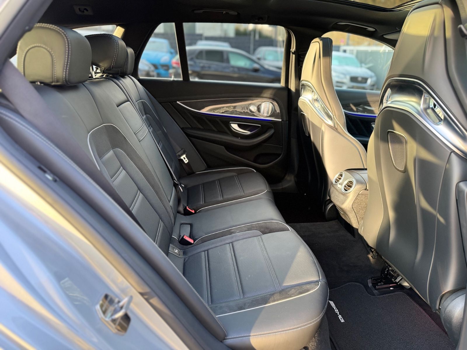 Fahrzeugabbildung Mercedes-Benz E 63S 4M T*PERFORMANCE-SITZE*CARBON*BURMESTER*