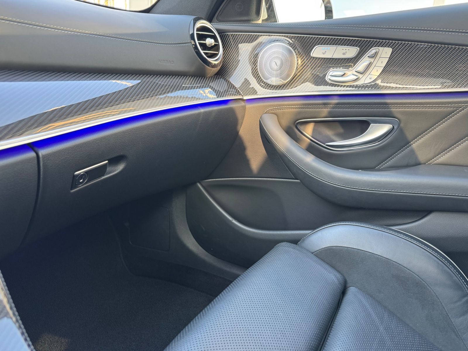 Fahrzeugabbildung Mercedes-Benz E 63S 4M T*PERFORMANCE-SITZE*CARBON*BURMESTER*