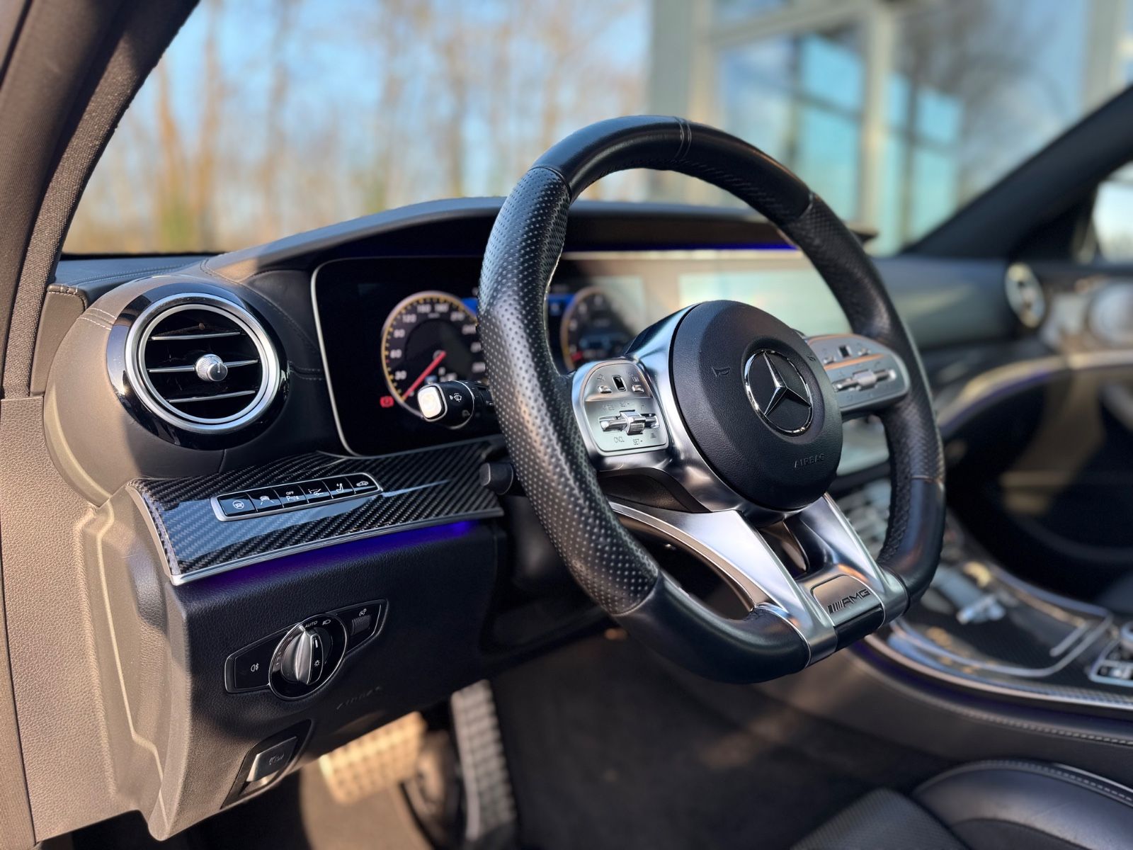 Fahrzeugabbildung Mercedes-Benz E 63S 4M T*PERFORMANCE-SITZE*CARBON*BURMESTER*