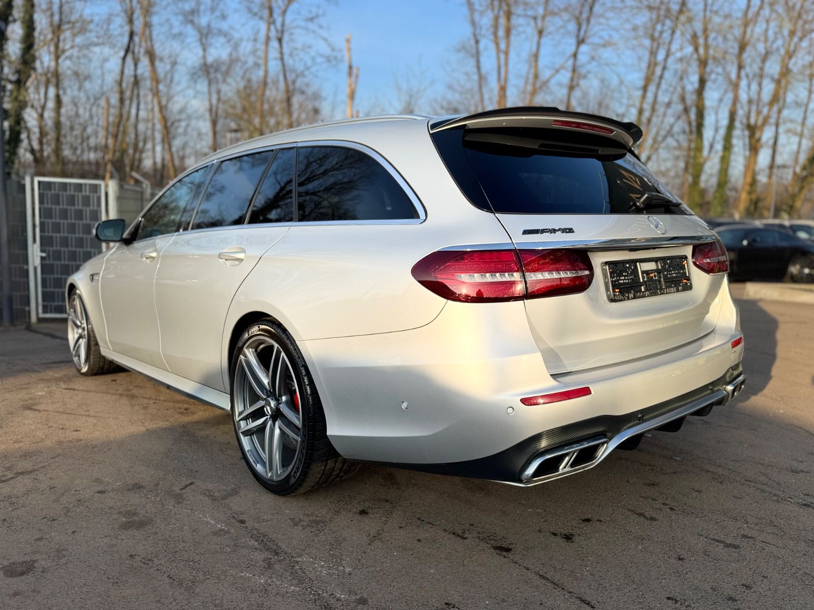 Fahrzeugabbildung Mercedes-Benz E 63S 4M T*PERFORMANCE-SITZE*CARBON*BURMESTER*