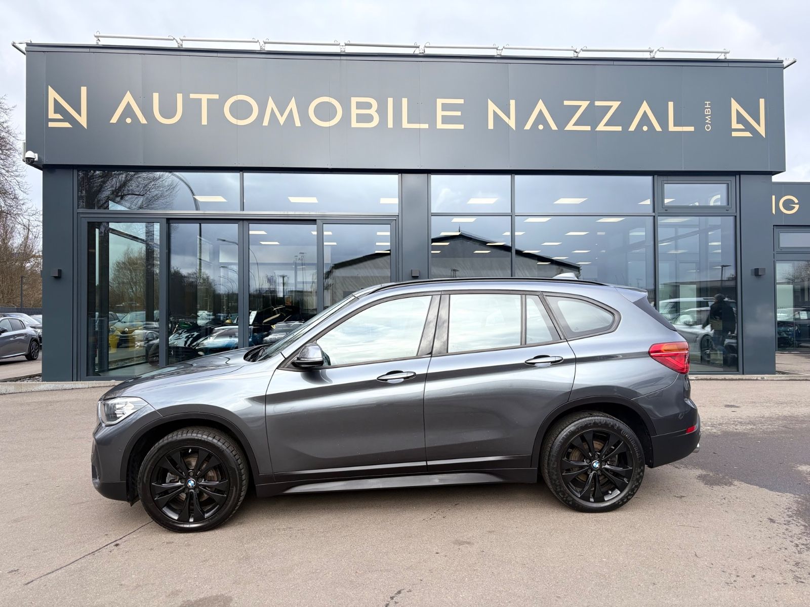 Fahrzeugabbildung BMW X1  ADVANTAGE*1.HD*AUT*PANORAMA*AHK*LEDER*TOP*