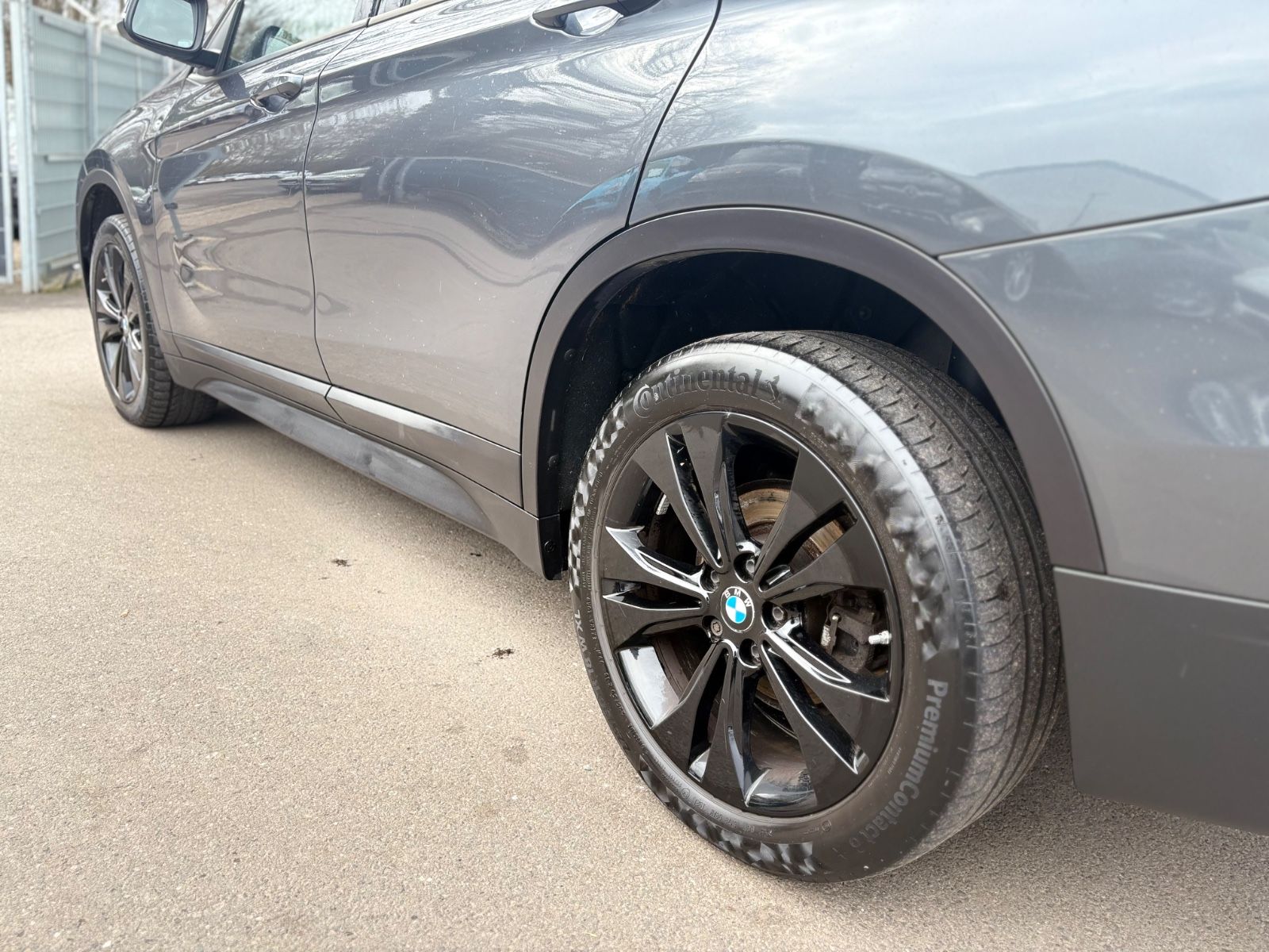 Fahrzeugabbildung BMW X1  ADVANTAGE*1.HD*AUT*PANORAMA*AHK*LEDER*TOP*