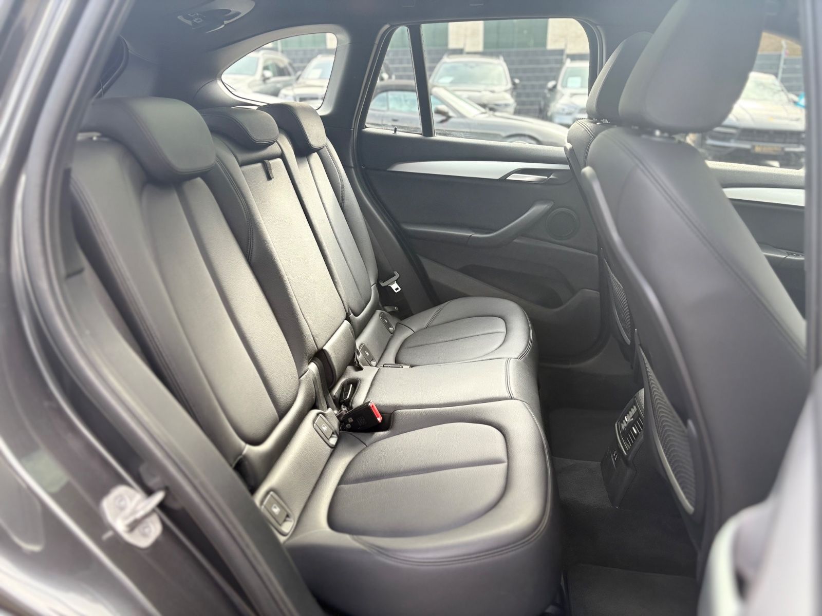 Fahrzeugabbildung BMW X1  ADVANTAGE*1.HD*AUT*PANORAMA*AHK*LEDER*TOP*