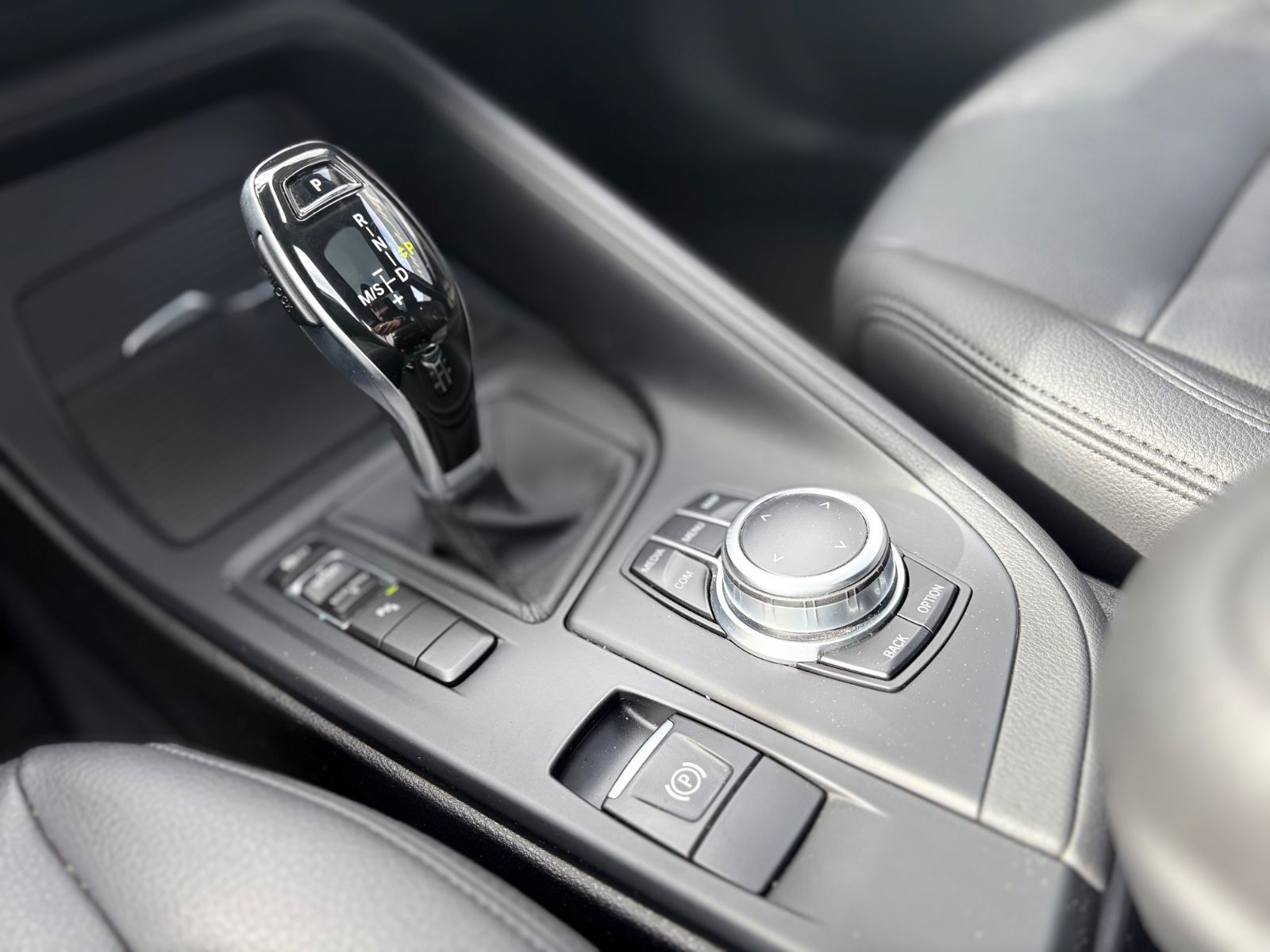 Fahrzeugabbildung BMW X1  ADVANTAGE*1.HD*AUT*PANORAMA*AHK*LEDER*TOP*