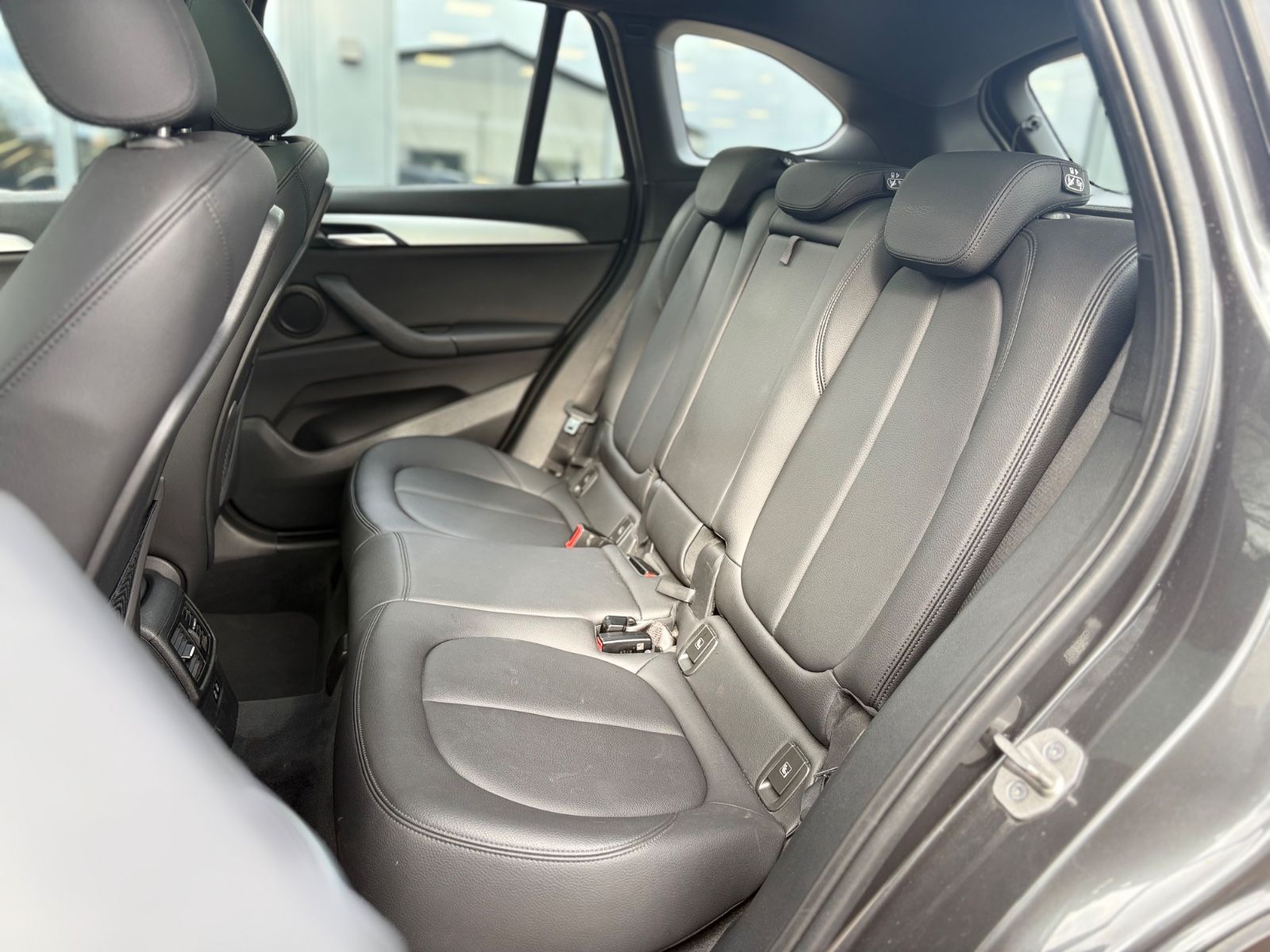 Fahrzeugabbildung BMW X1  ADVANTAGE*1.HD*AUT*PANORAMA*AHK*LEDER*TOP*