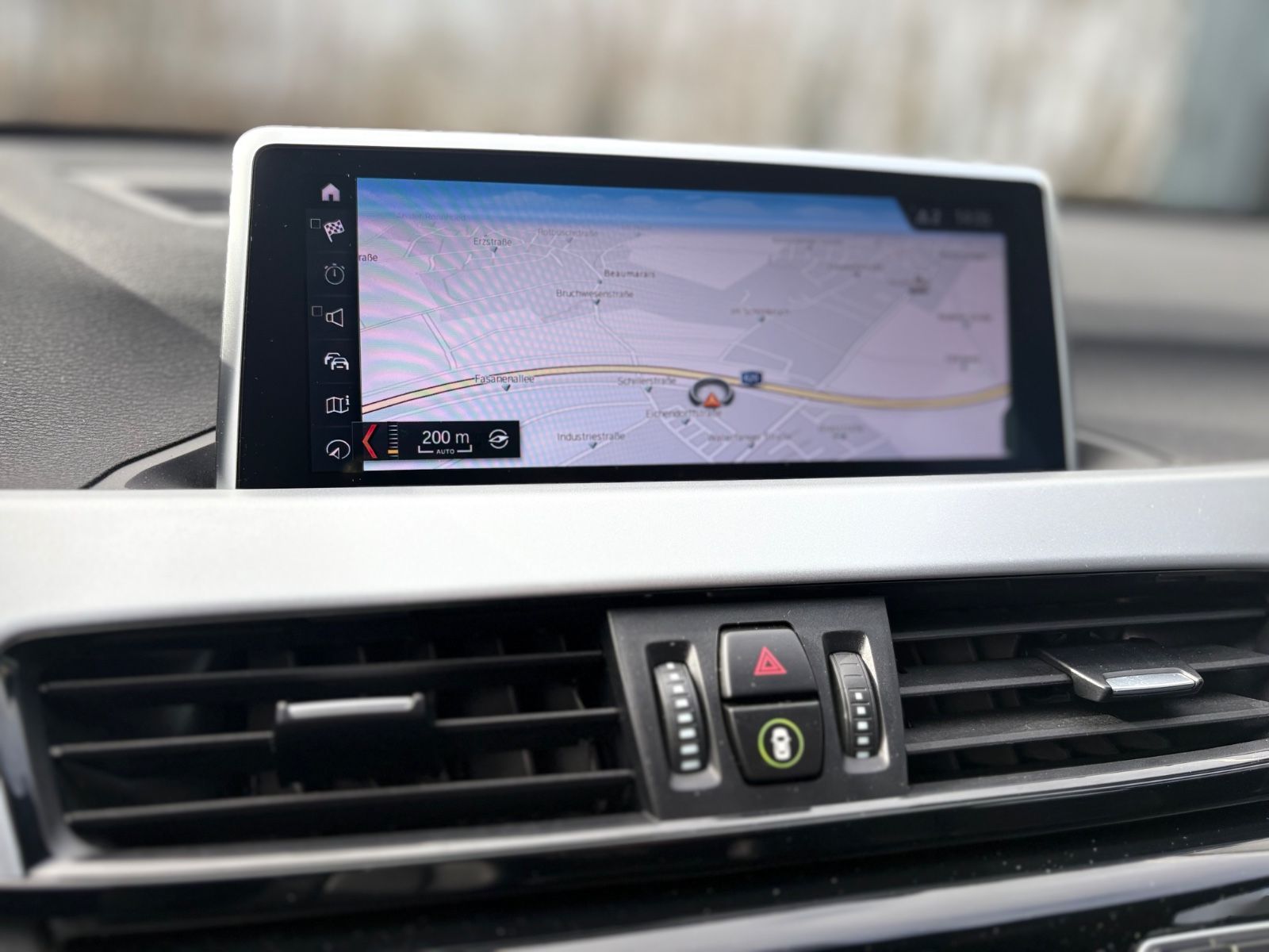 Fahrzeugabbildung BMW X1  ADVANTAGE*1.HD*AUT*PANORAMA*AHK*LEDER*TOP*