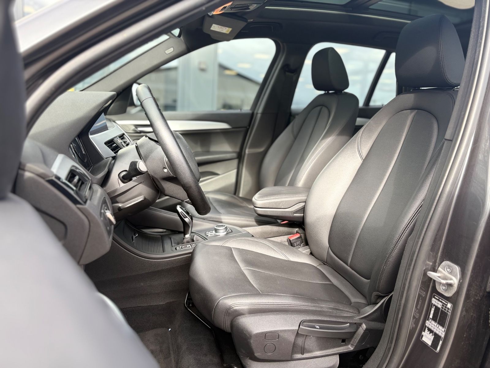 Fahrzeugabbildung BMW X1  ADVANTAGE*1.HD*AUT*PANORAMA*AHK*LEDER*TOP*