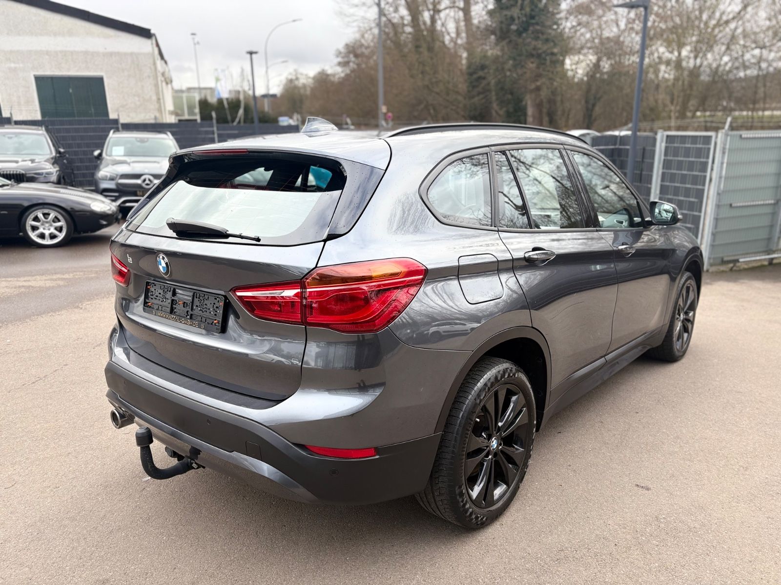 Fahrzeugabbildung BMW X1  ADVANTAGE*1.HD*AUT*PANORAMA*AHK*LEDER*TOP*