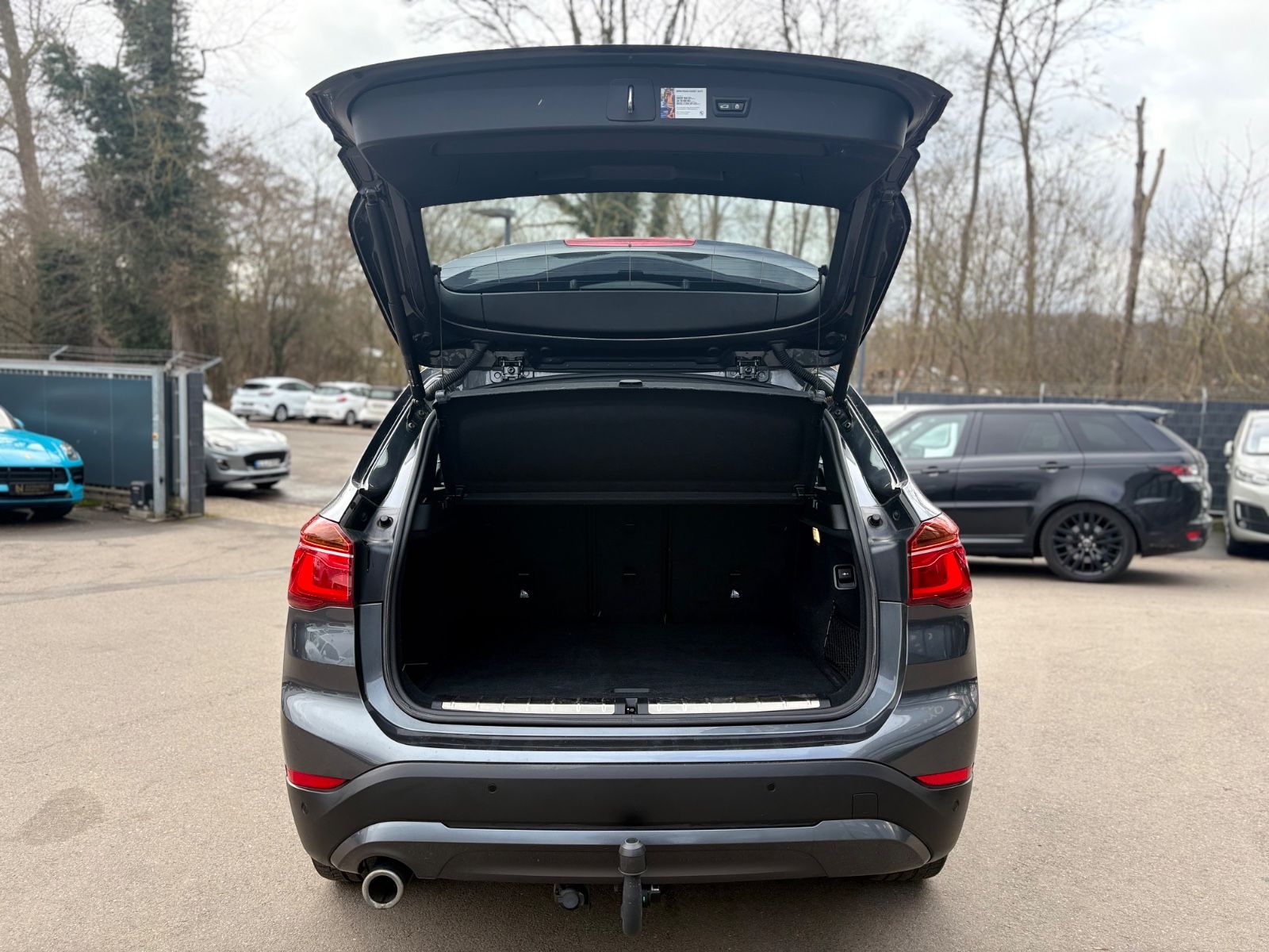 Fahrzeugabbildung BMW X1  ADVANTAGE*1.HD*AUT*PANORAMA*AHK*LEDER*TOP*