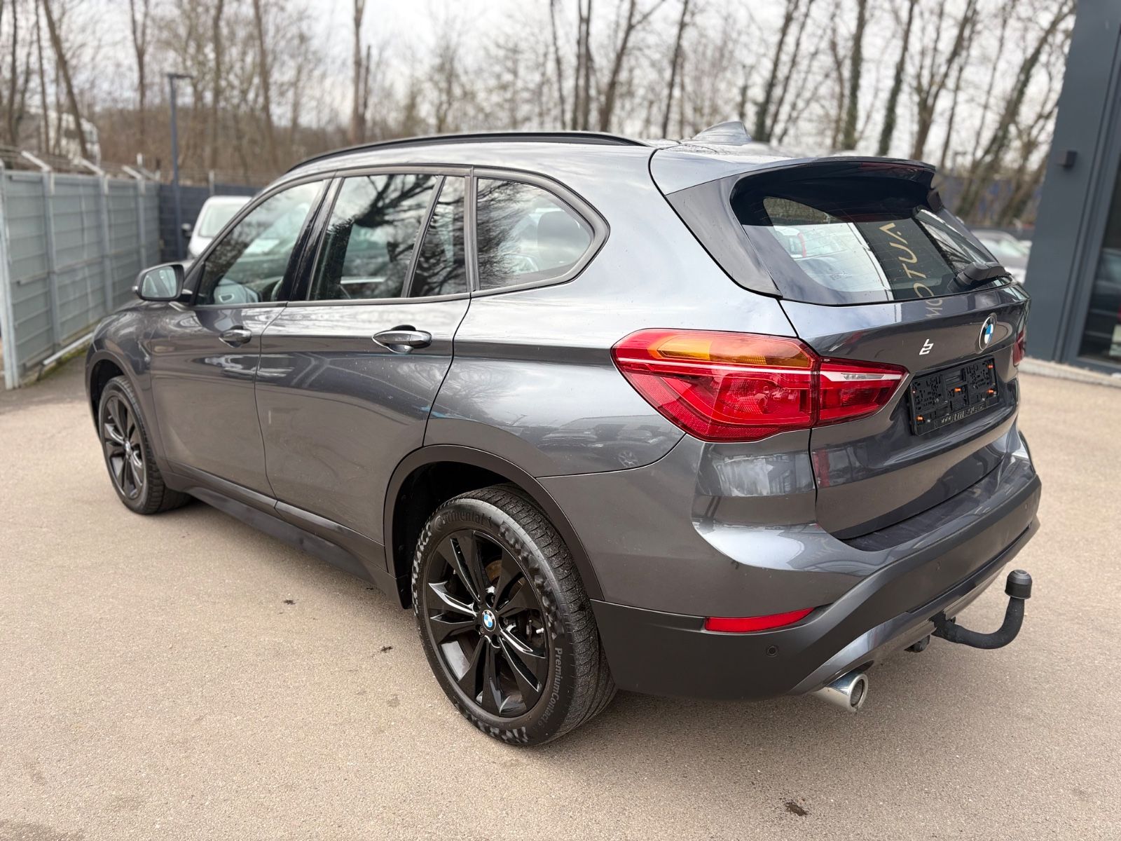 Fahrzeugabbildung BMW X1  ADVANTAGE*1.HD*AUT*PANORAMA*AHK*LEDER*TOP*