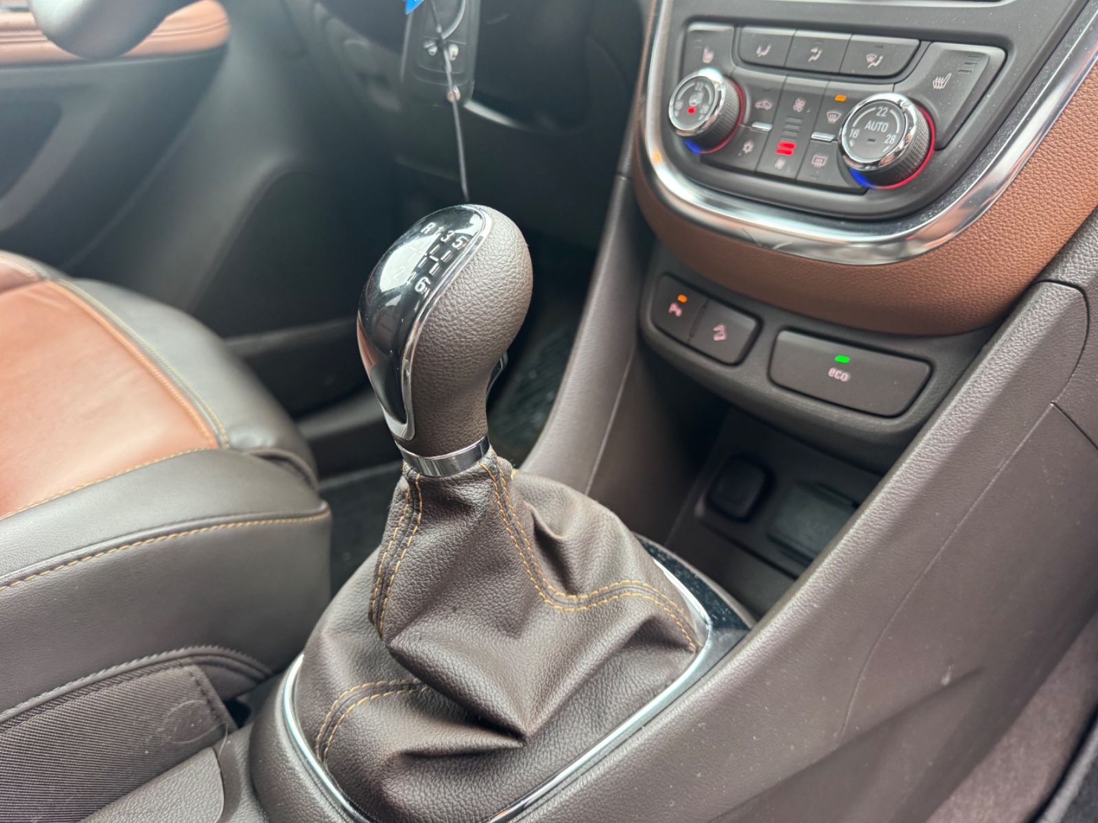 Fahrzeugabbildung Opel MOKKA*INNOVATION*LEDER BRAUN*KAMERA*NAVI*1.HD*