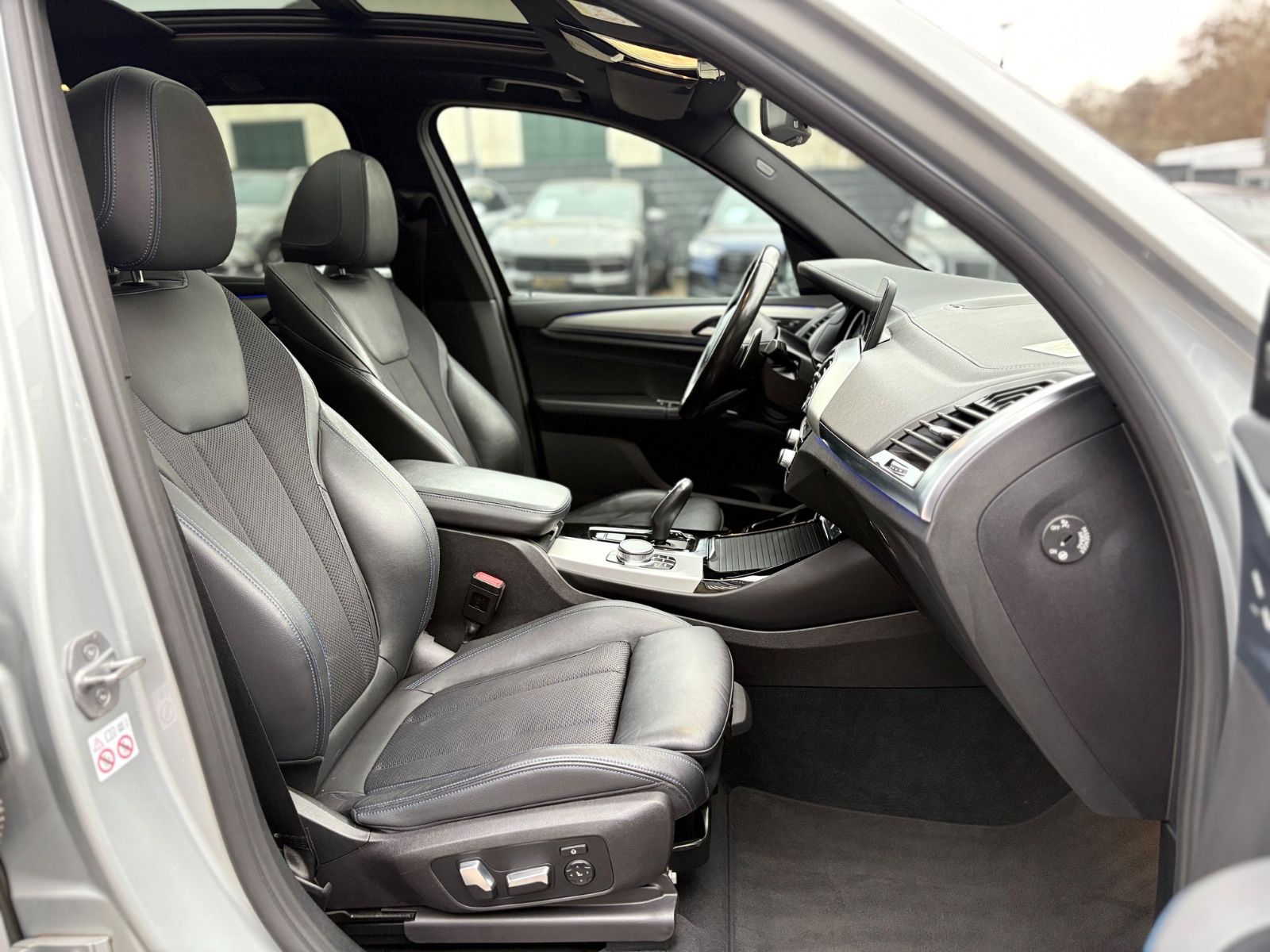 Fahrzeugabbildung BMW X3 M40i SHADOW LINE*LED*NAVI*LEDER*PANORAMA*