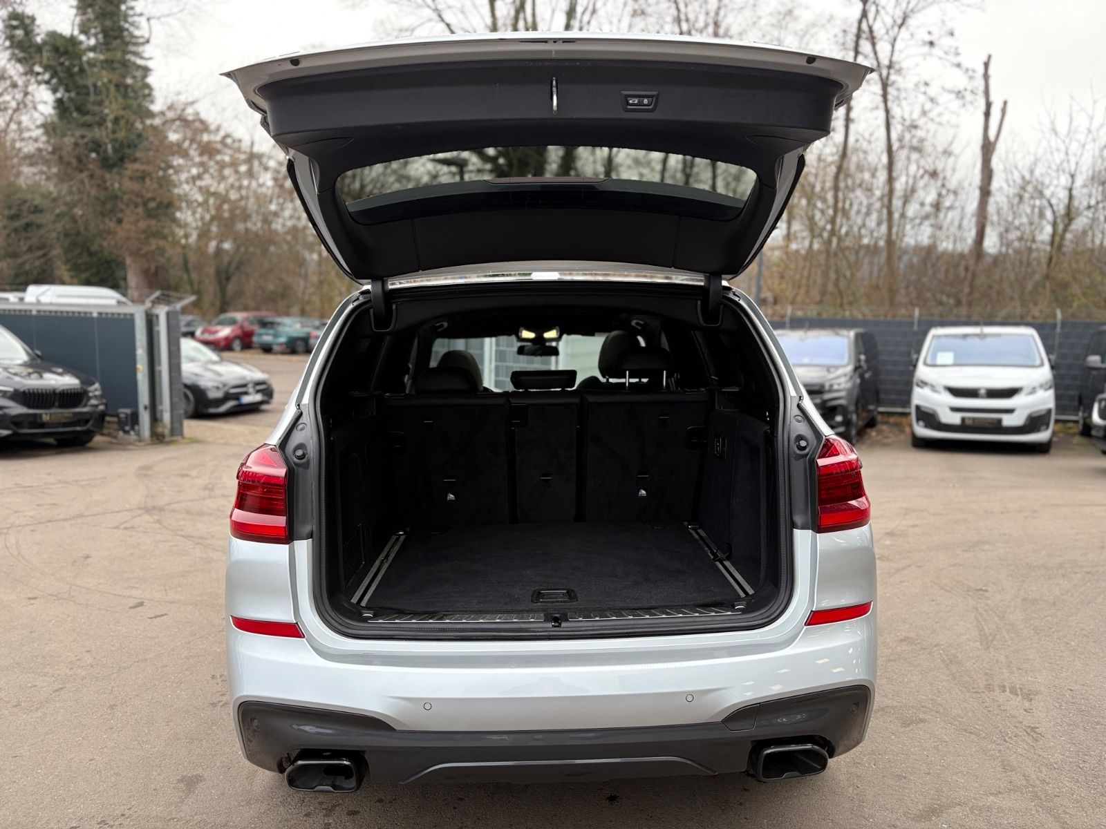Fahrzeugabbildung BMW X3 M40i SHADOW LINE*LED*NAVI*LEDER*PANORAMA*