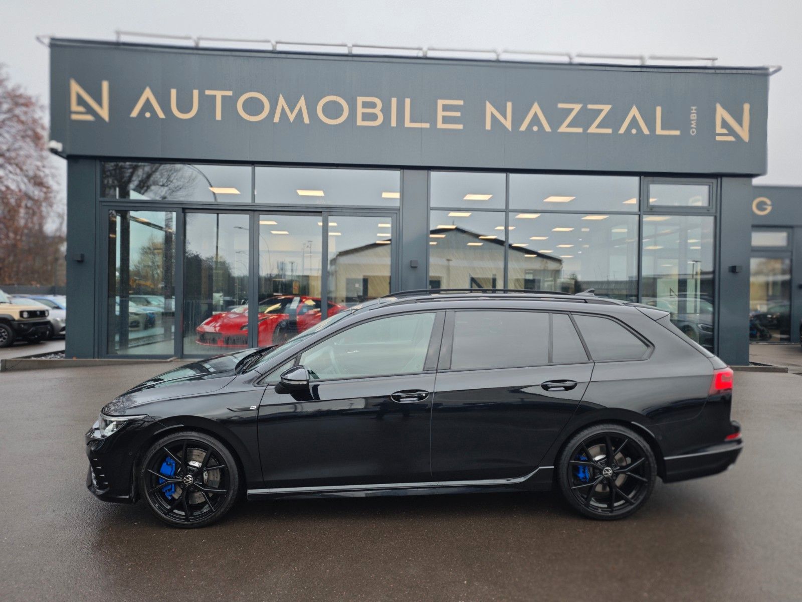 Fahrzeugabbildung Volkswagen Golf VIII R VARIANT 4M*PERFORM*MATRIX*PANO*1.HD*