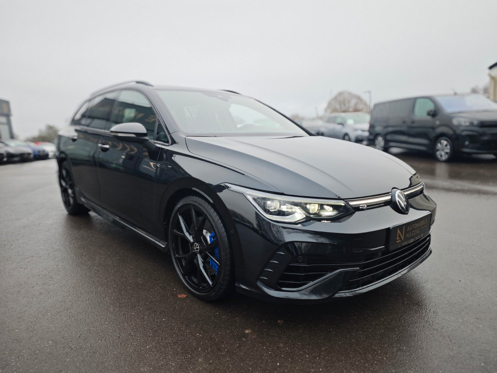 Fahrzeugabbildung Volkswagen Golf VIII R VARIANT 4M*PERFORM*MATRIX*PANO*1.HD*
