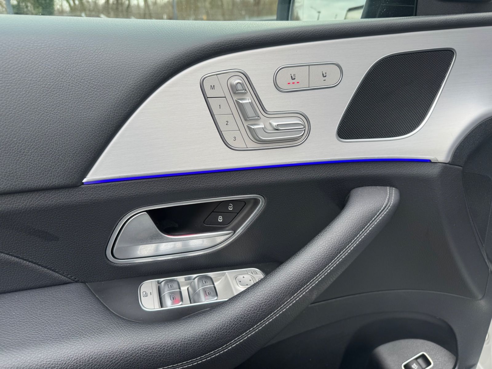 Fahrzeugabbildung Mercedes-Benz GLE350de 4M*AMG-LINE*NIGHT*AHK*21.ZOLL*