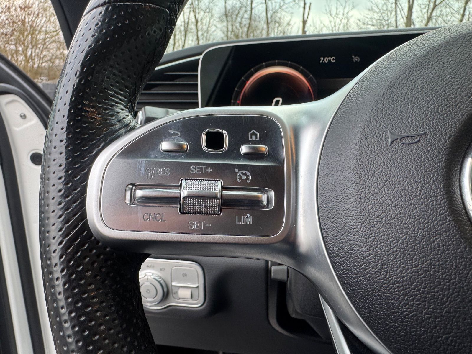 Fahrzeugabbildung Mercedes-Benz GLE350de 4M*AMG-LINE*NIGHT*AHK*21.ZOLL*