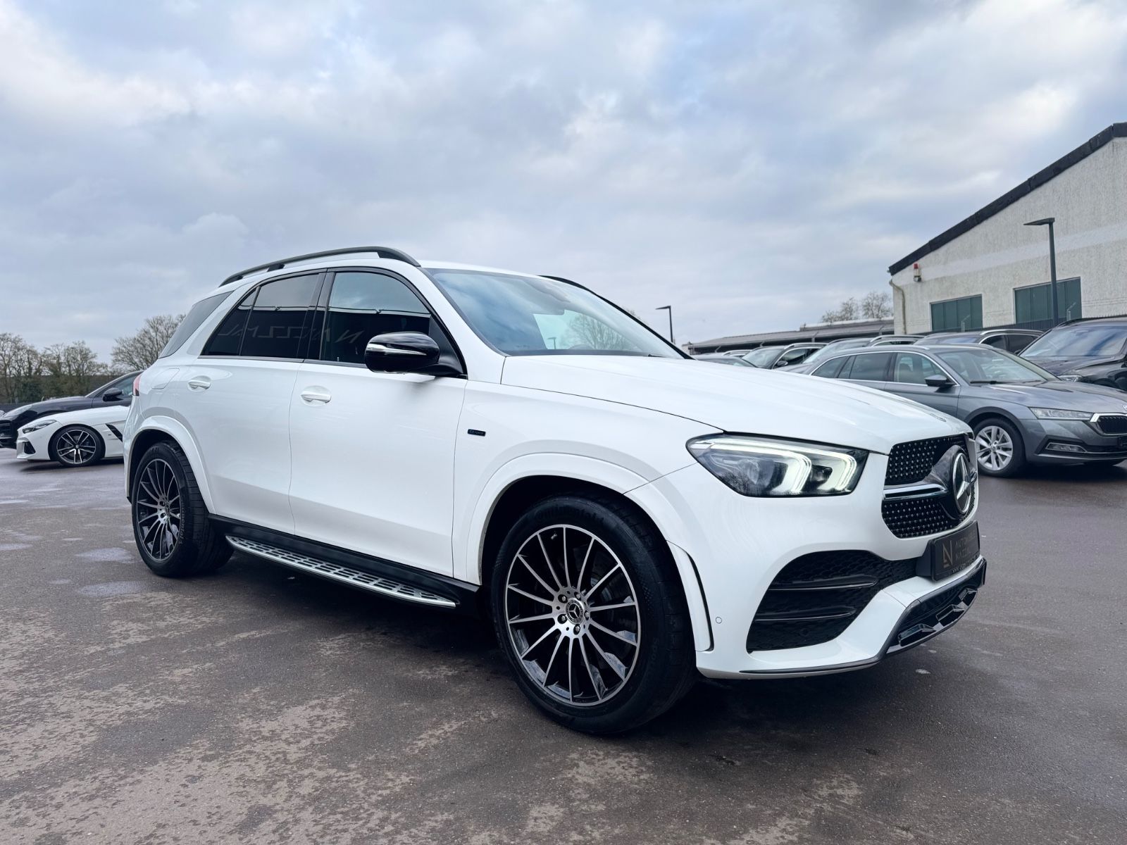 Fahrzeugabbildung Mercedes-Benz GLE350de 4M*AMG-LINE*NIGHT*AHK*21.ZOLL*