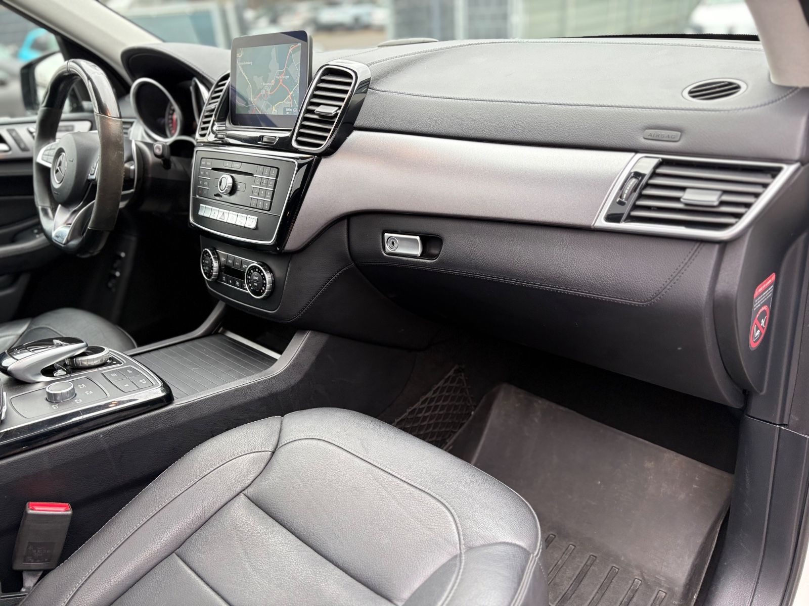 Fahrzeugabbildung Mercedes-Benz GLE 43 AMG 4MATIC* KAMERA*AHK*21 Z.*KEYLESS*PANO