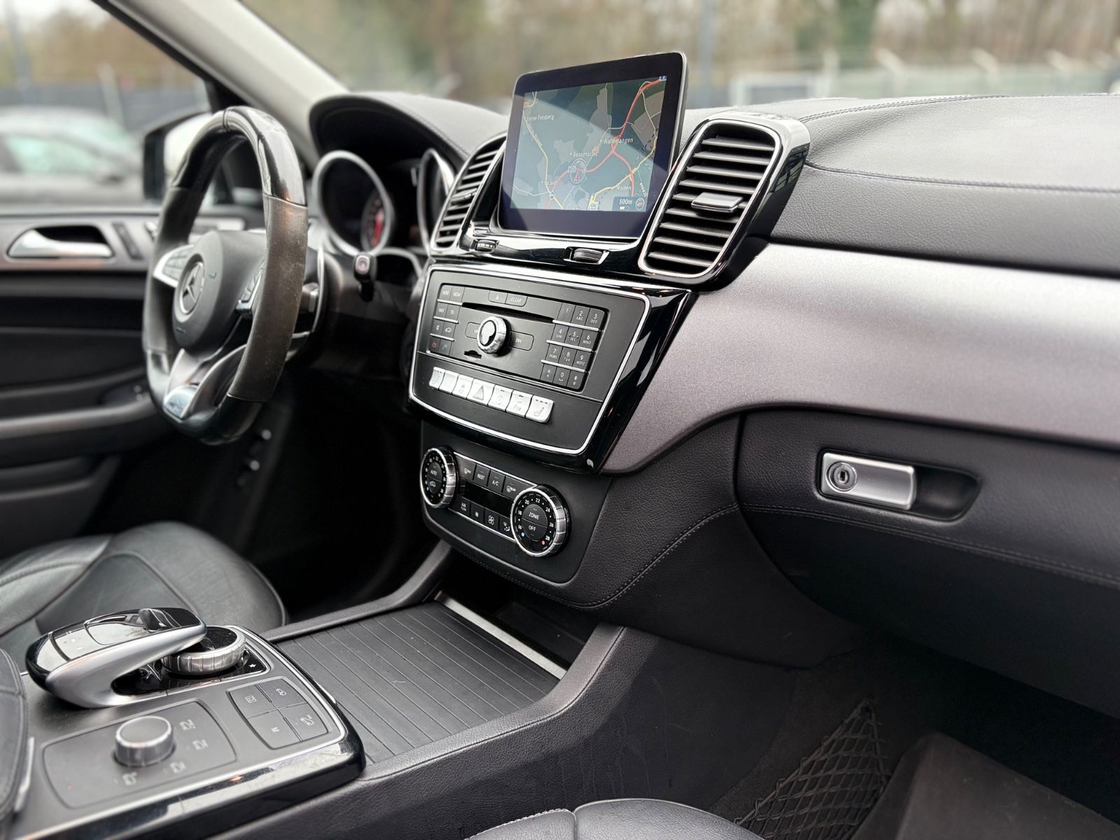 Fahrzeugabbildung Mercedes-Benz GLE 43 AMG 4MATIC* KAMERA*AHK*21 Z.*KEYLESS*PANO