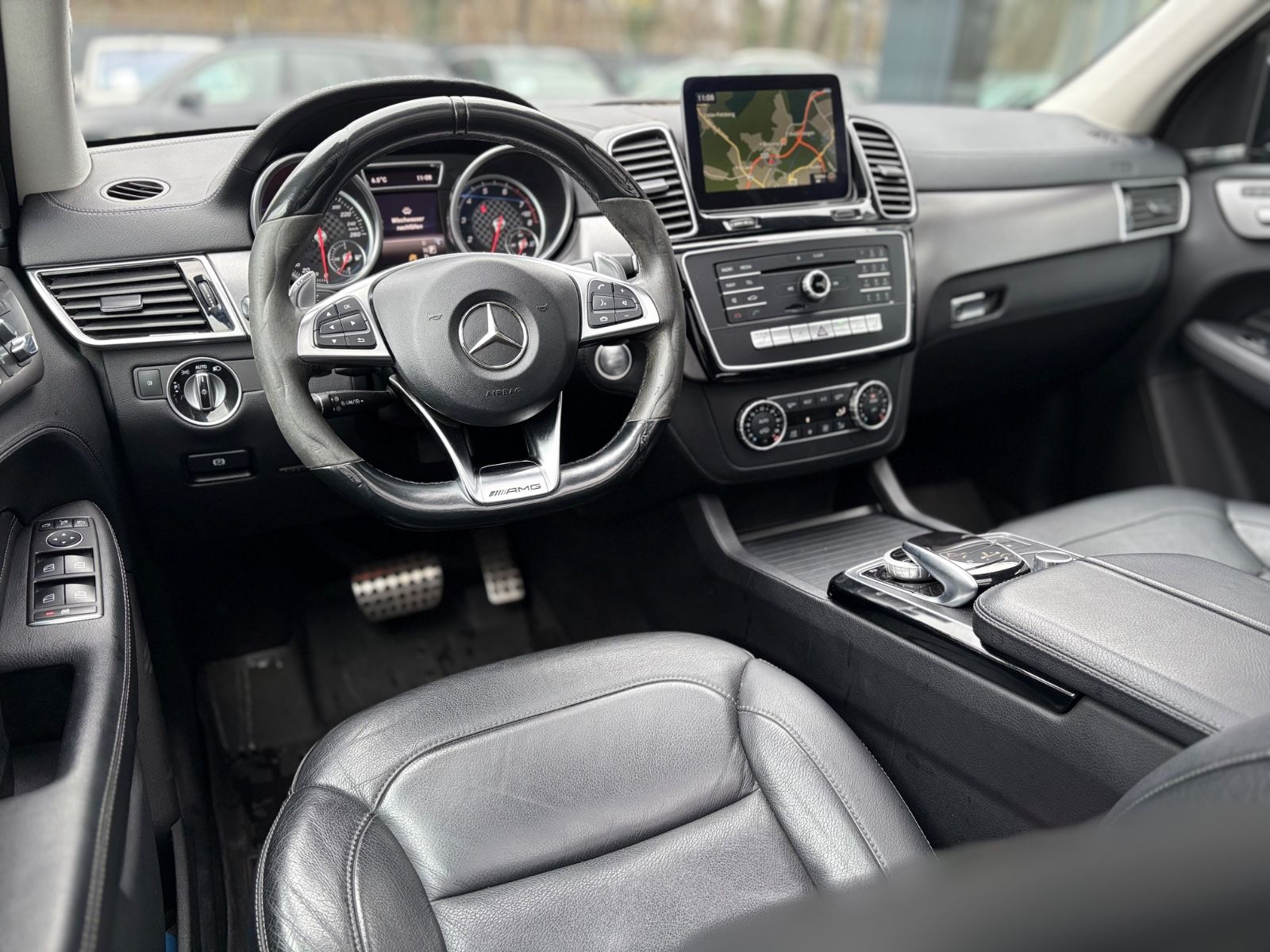 Fahrzeugabbildung Mercedes-Benz GLE 43 AMG 4MATIC* KAMERA*AHK*21 Z.*KEYLESS*PANO